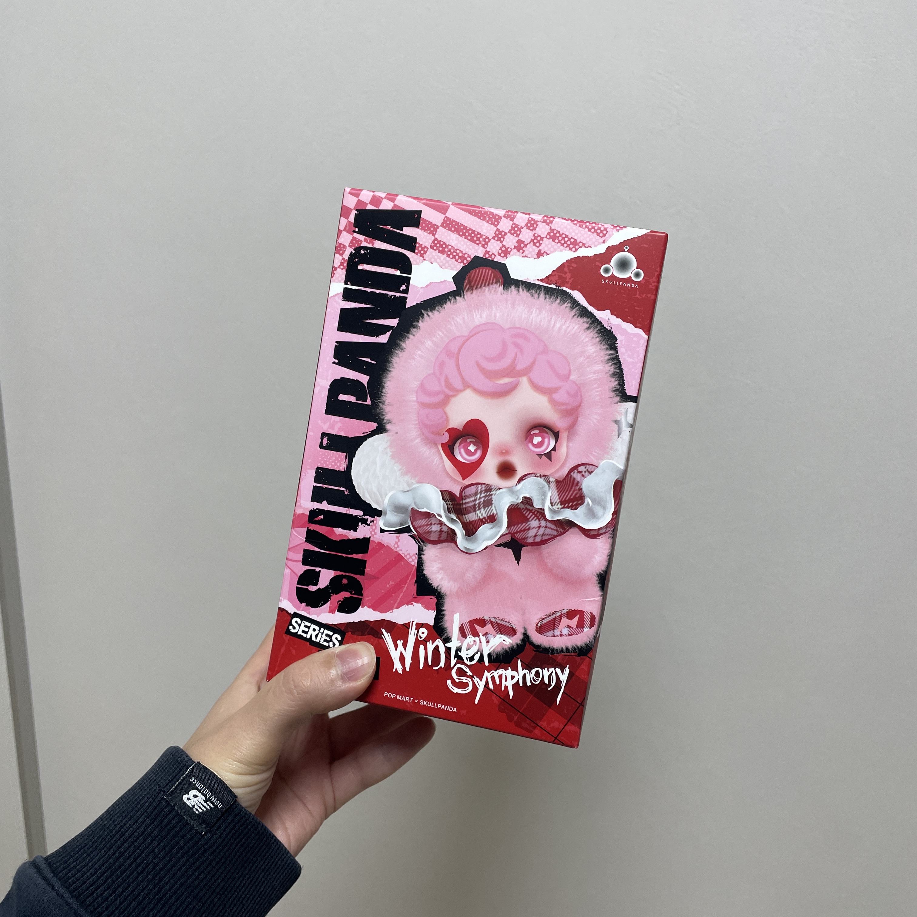 Pop Mart Skullpanda Winter Symphony Series Keyring Ode to Cocoa (Opened Case) 착용 스타일 - 1