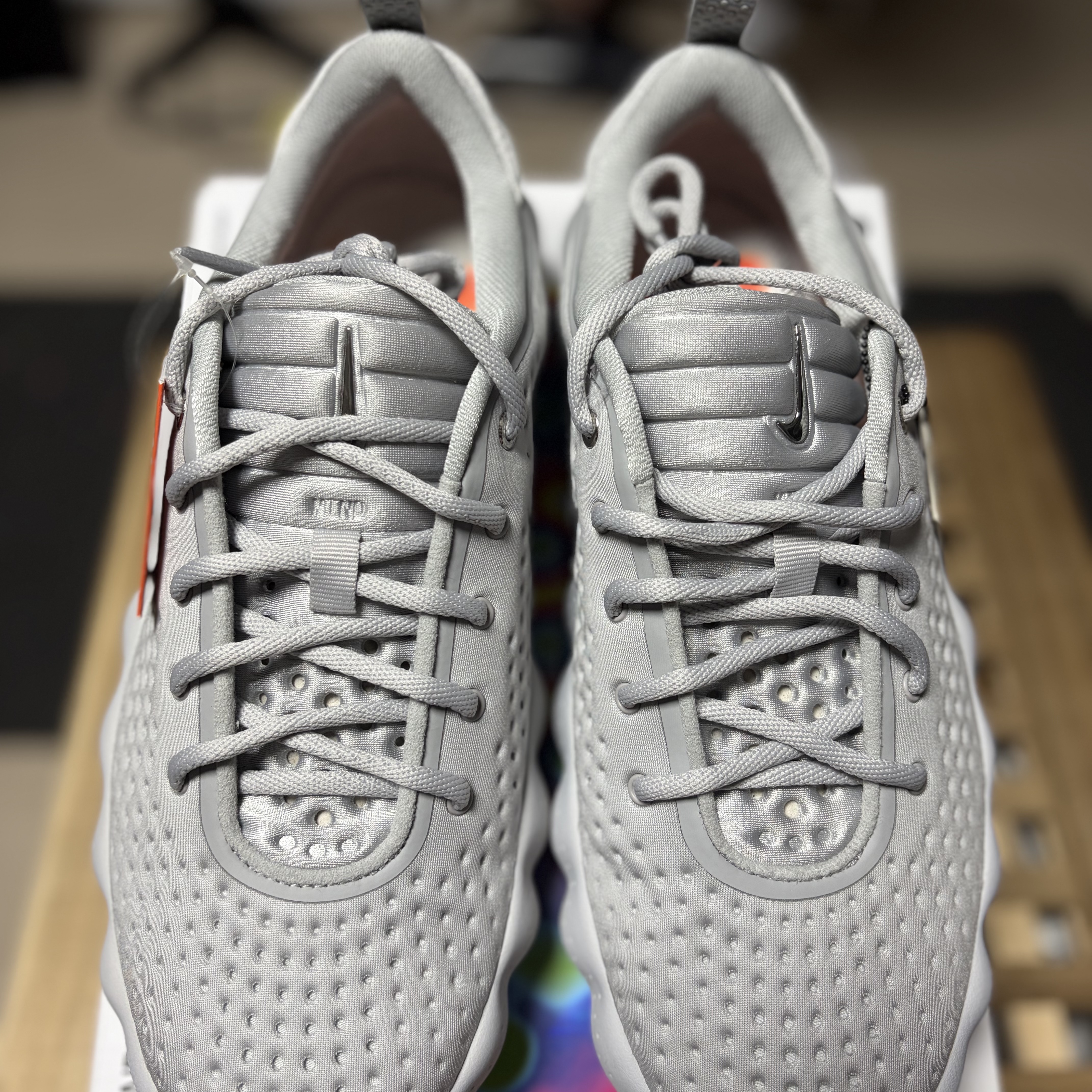 Nike Mind 002 Light Smoke Grey Photon Dust 착용 스타일 - 4
