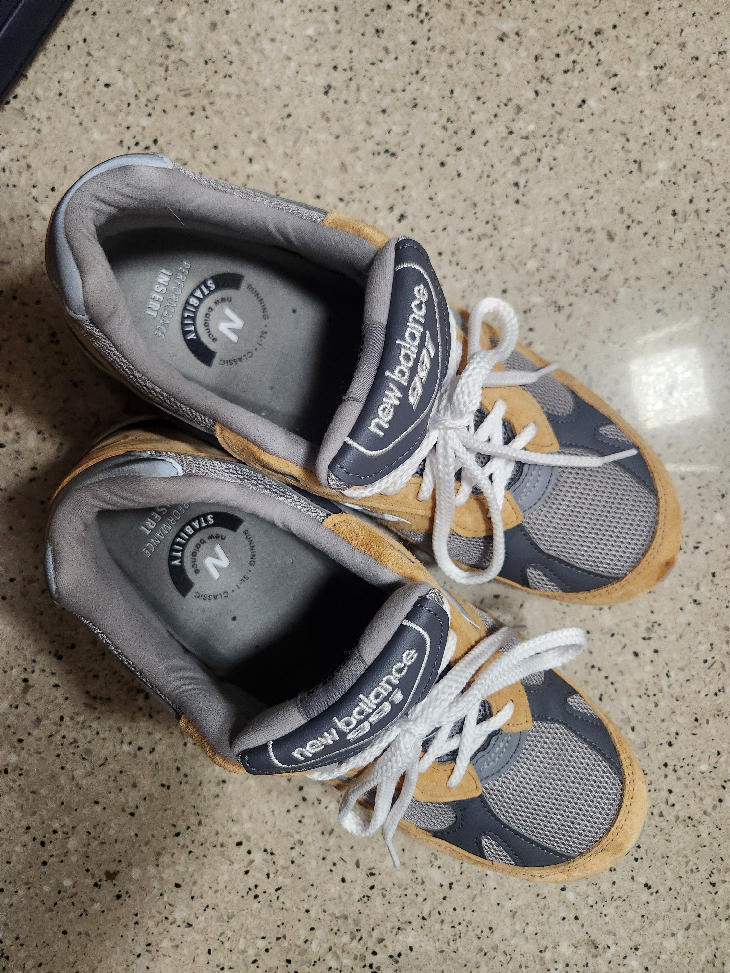 New Balance 991 Made in UK Tan Grey 착용 스타일