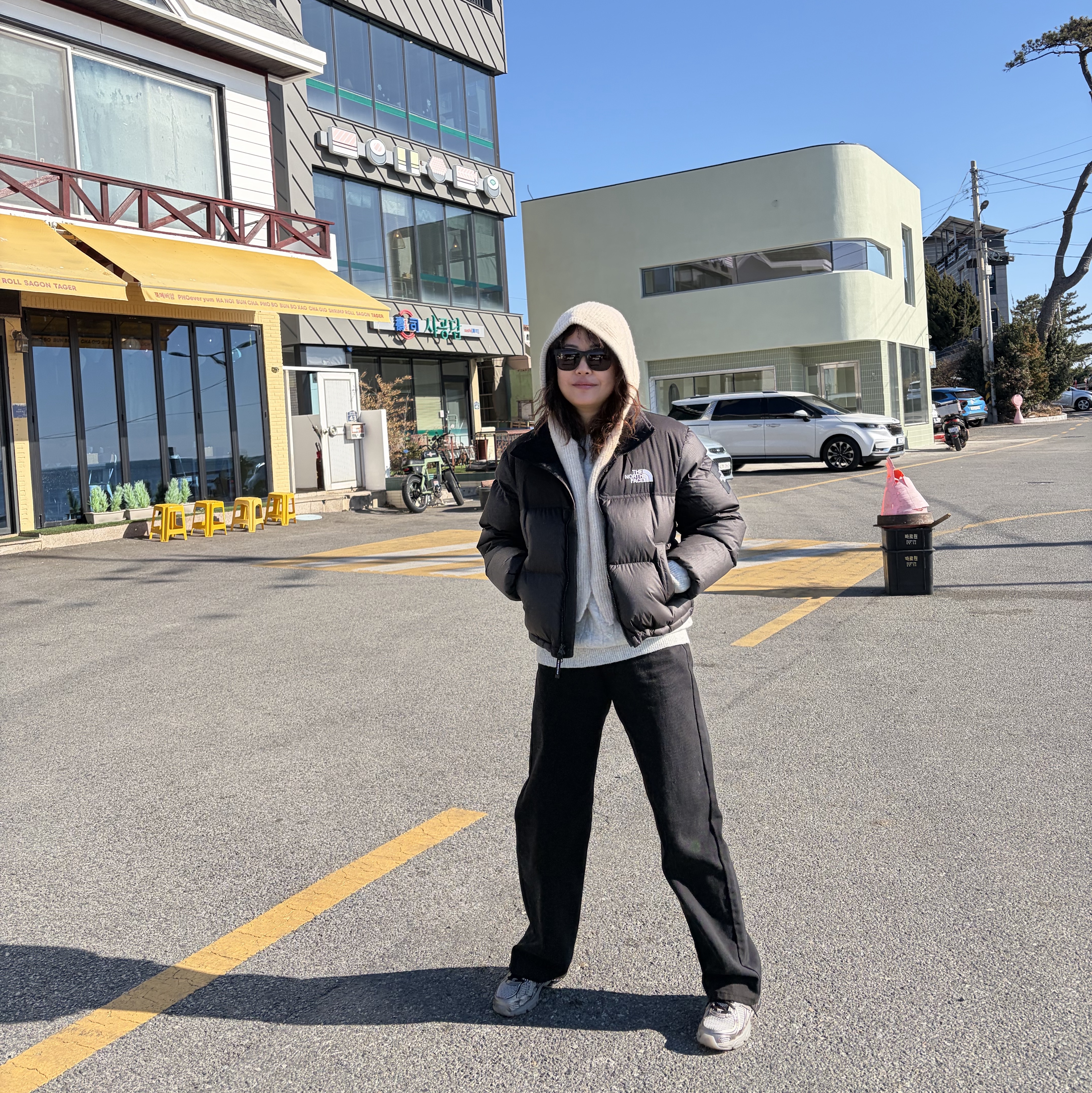 (W) The North Face White Label Novelty Nuptse Down Jacket Real Black 착용 스타일