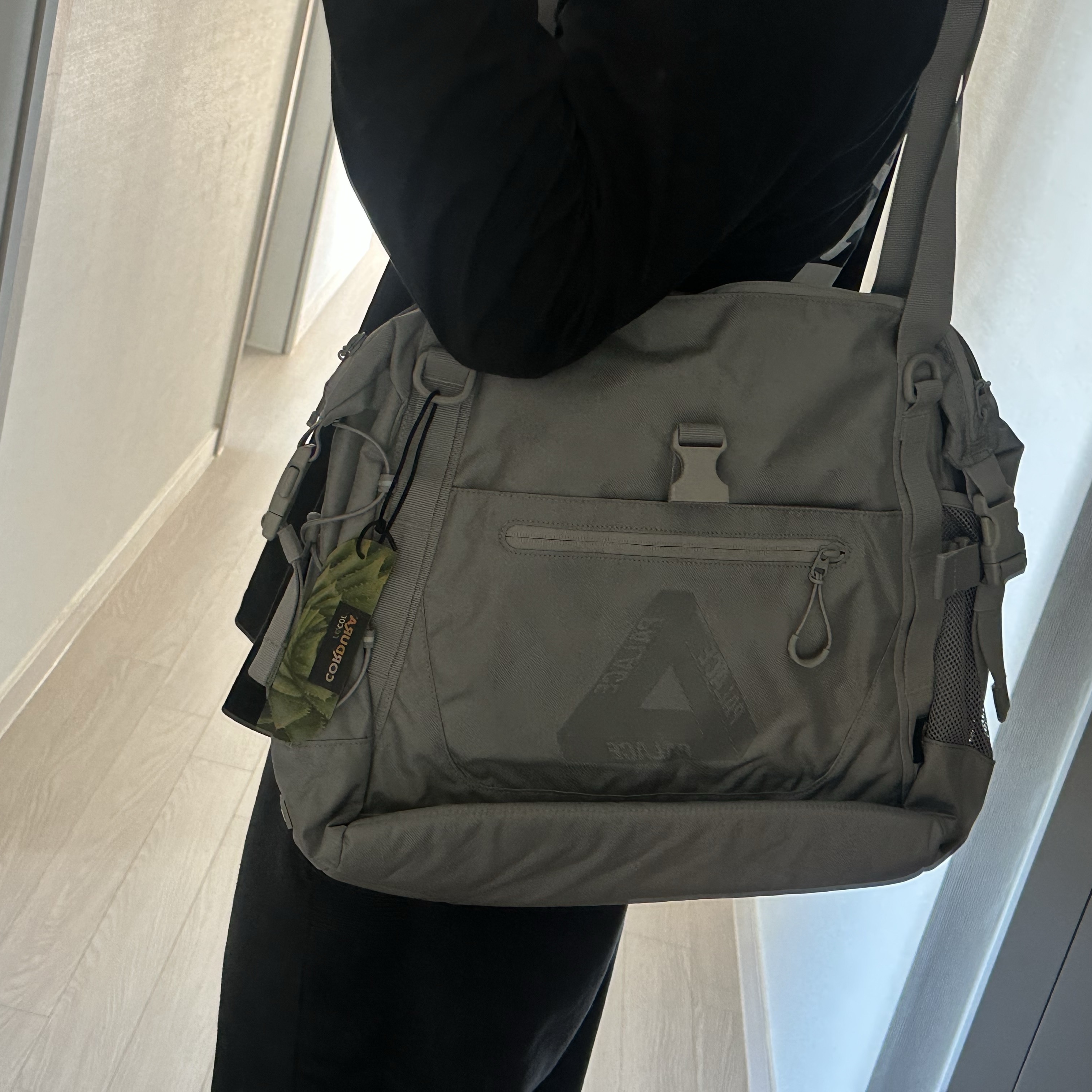 Palace Cordura RS Shoulder Bag Ghost Gray - 24FW 착용 스타일