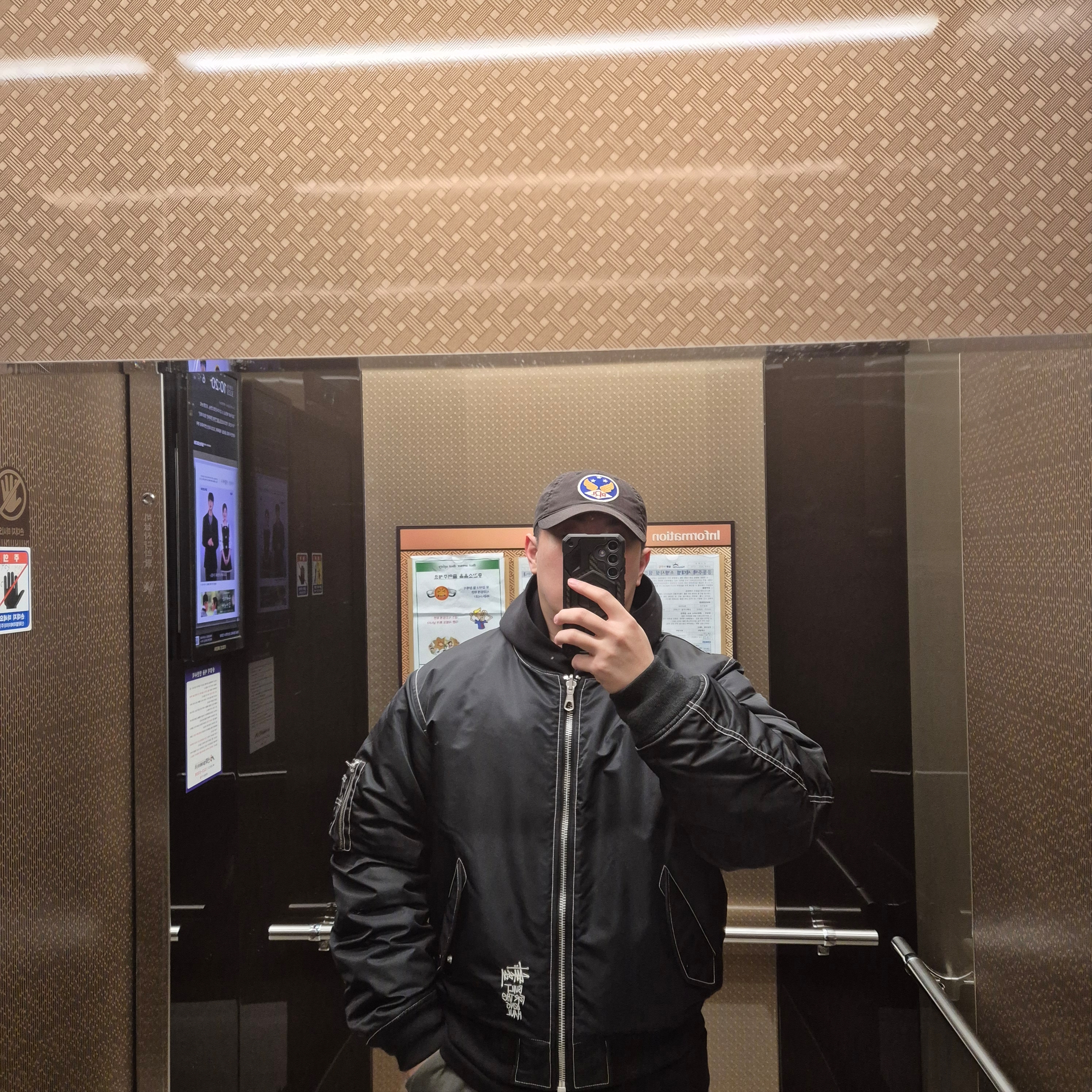 Stussy Built Reversible Bomber Jacket Black, Double RL Garment Dyeing Twill Ball Cap Black 착용 스타일