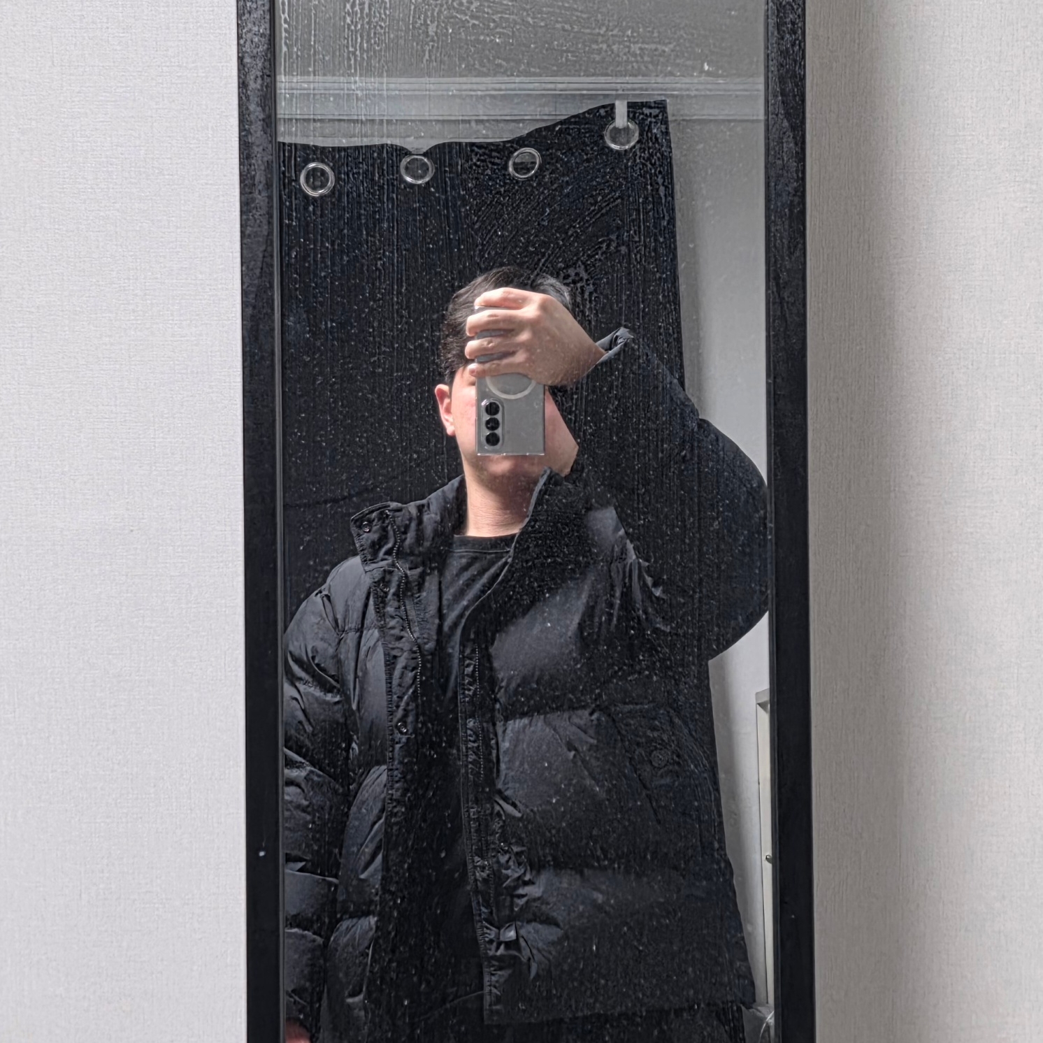 Stone Island 4100010 Crinkle Reps NY Recycled Nylon Down Jacket with Wind Resistant Black - 25FW 착용 스타일