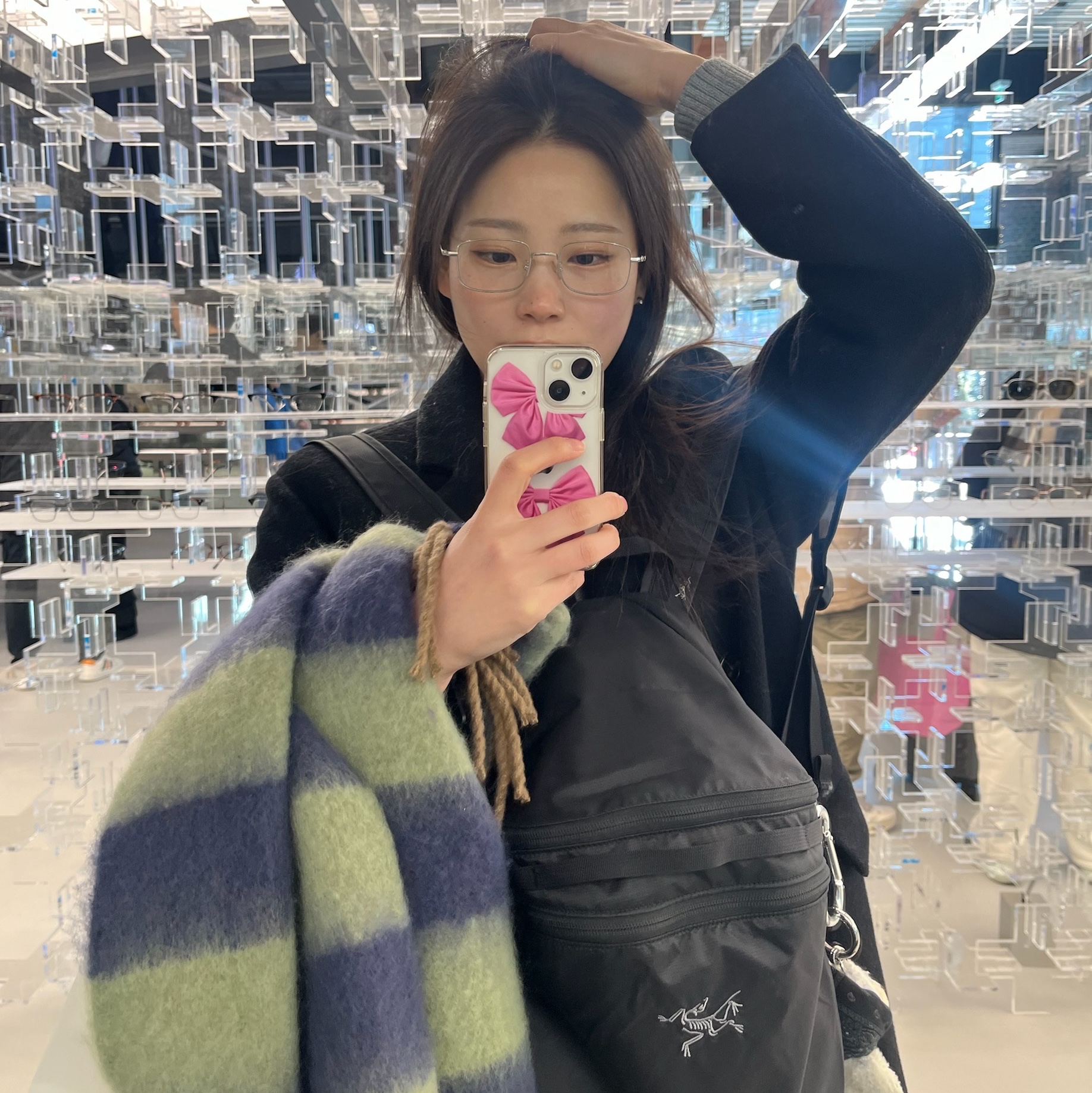 ALEXII Bandana Bear, Arc'teryx Heliad 15 Backpack Black 착용 스타일 - 3