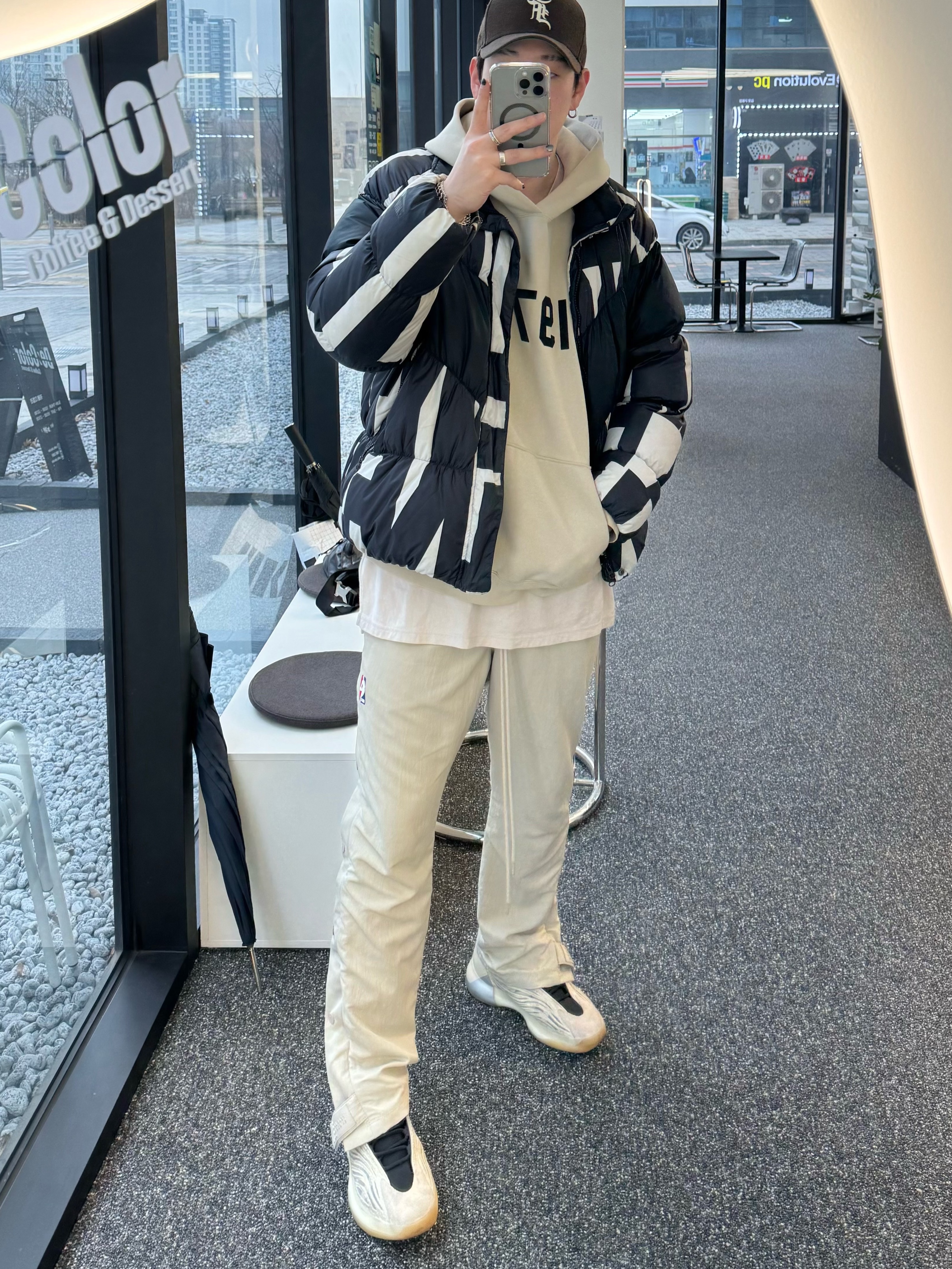 Nike x Fear of God Warm Up Pants String, Essentials 1977 Hoodie Wheat - 22SS 착용 스타일
