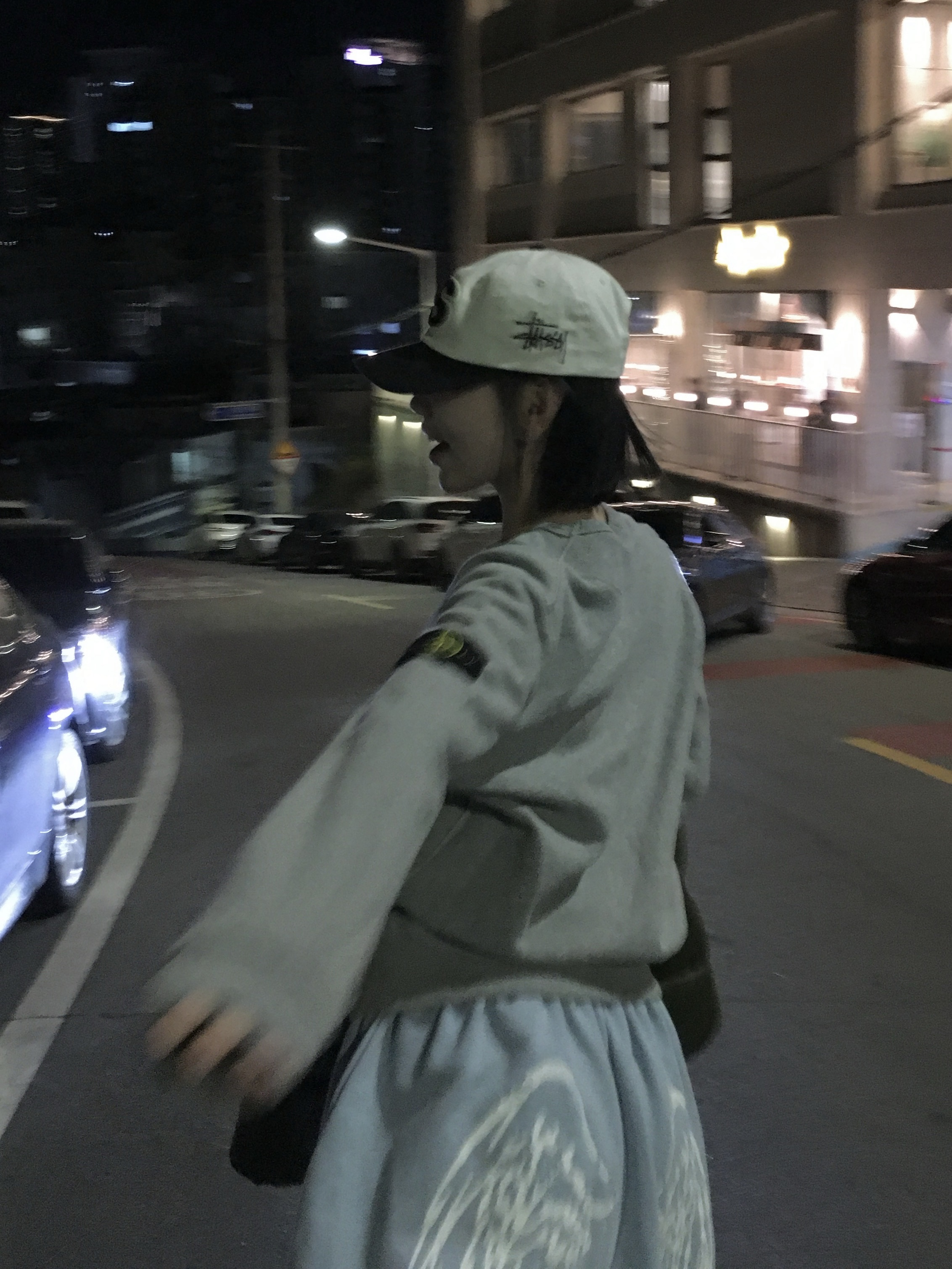 Stussy Chenille S Low Pro Cap Natural, Stone Island 6100060 Organic Cotton Fleece Regular Fit Crewneck Sweatshirt with Elasticated Cuffs Cement - 25FW 착용 스타일