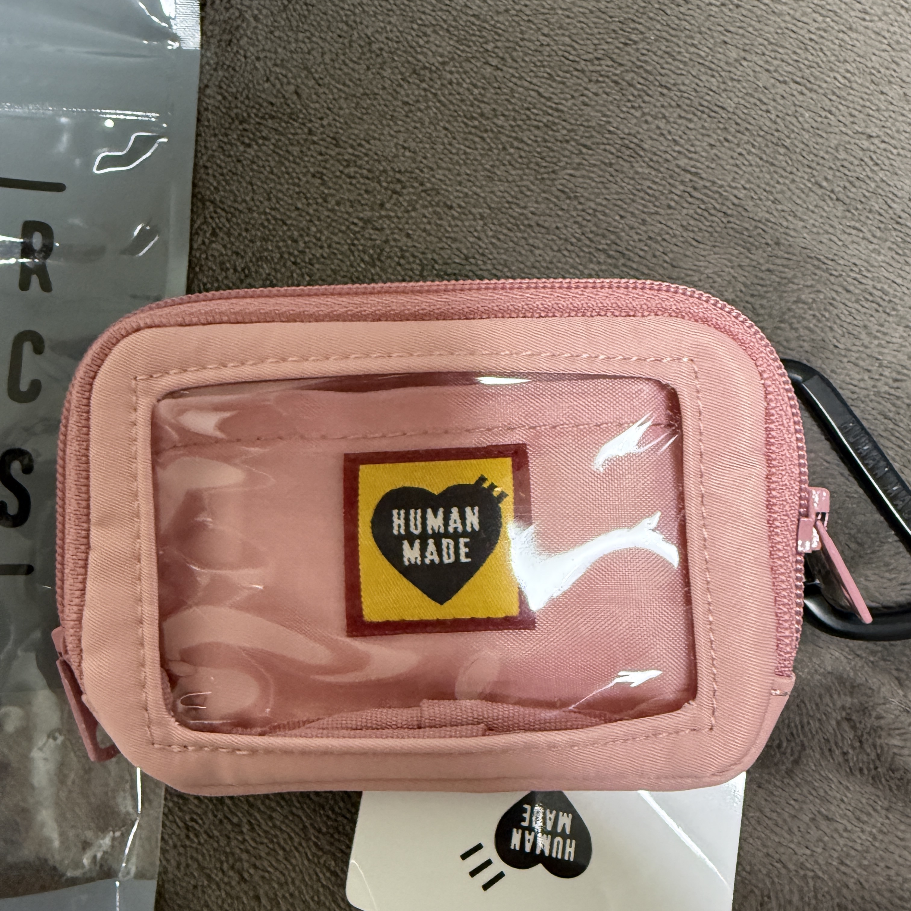 Human Made Military Card Case Pink 착용 스타일 - 2