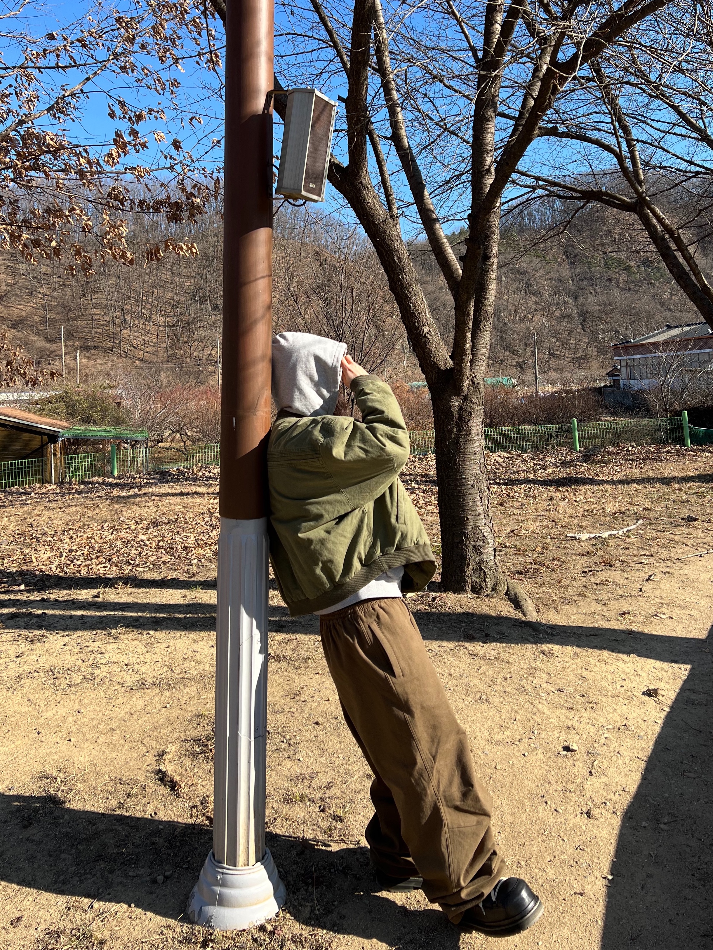 Nonnod Sulfur Dye Serge Bomber Jacket Vintage Khaki, Nonnod Moleskin Track Pants Khaki Brown 착용 스타일 - 7