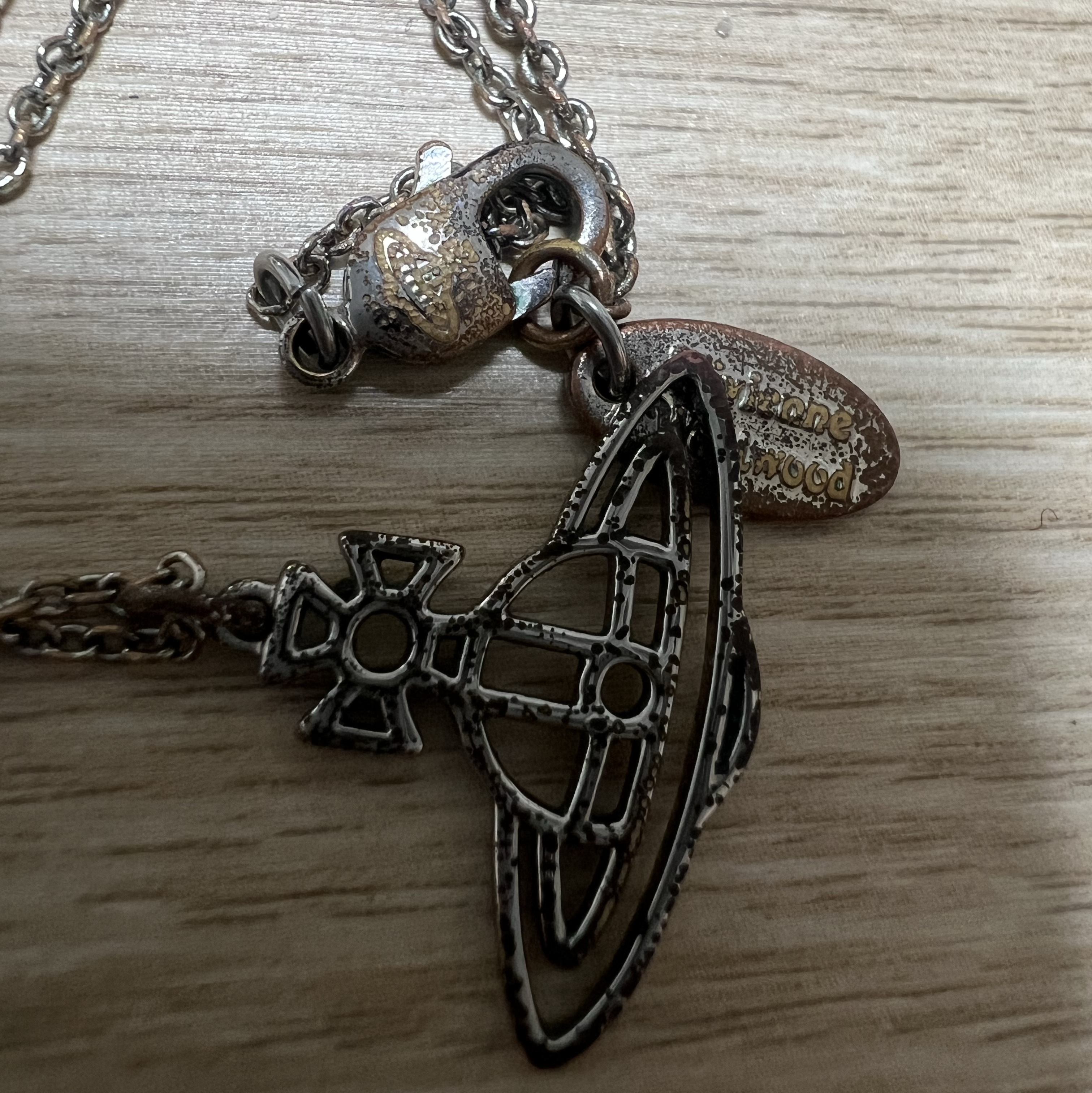 Vivienne Westwood Thin Line Short Flat Orb Pendant Silver 착용 스타일
