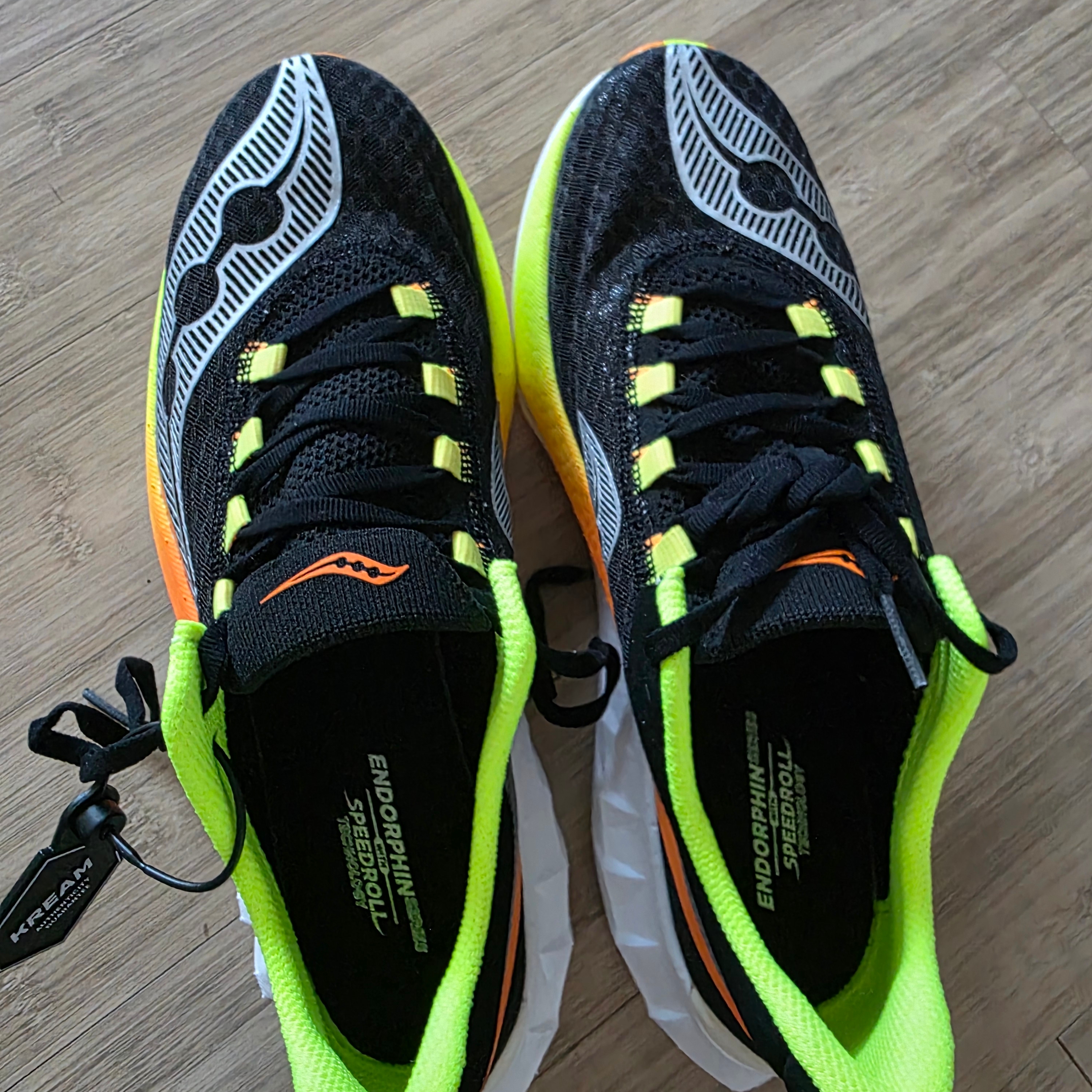 Saucony Endorphin Pro 4 Black Vo2 착용 스타일 - 2
