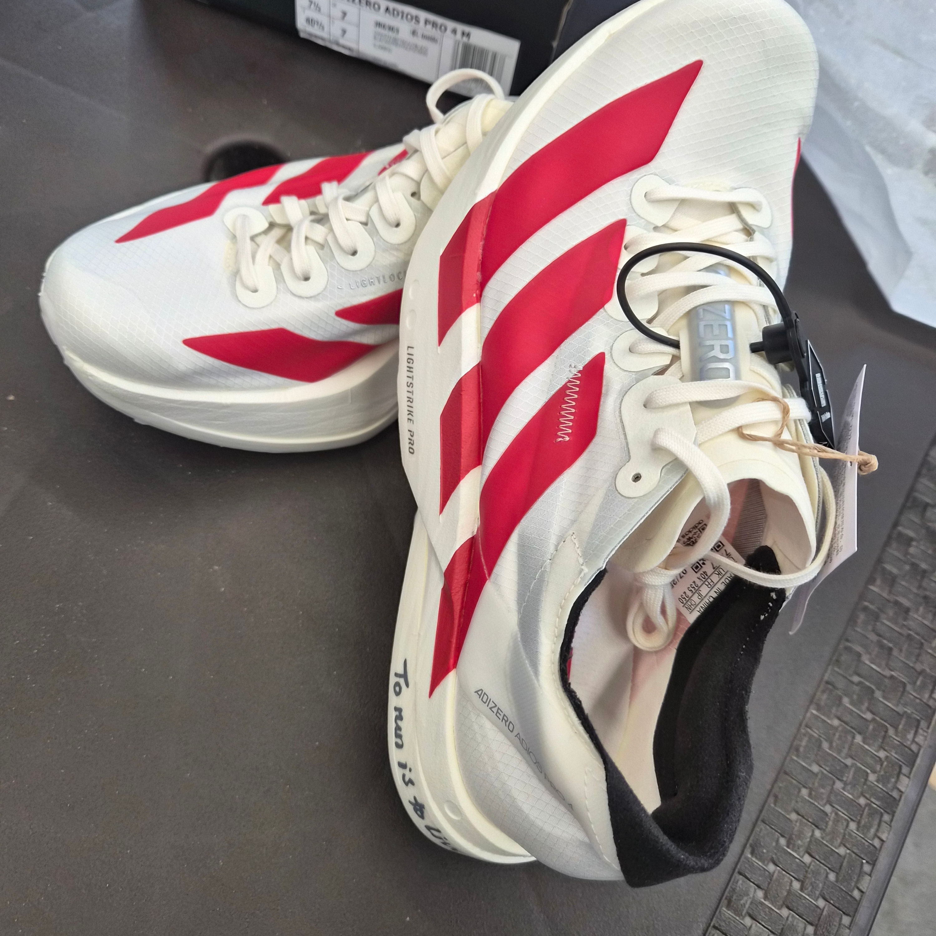 Adidas Adizero Adios Pro 4 Off White Better Scarlet 착용 스타일