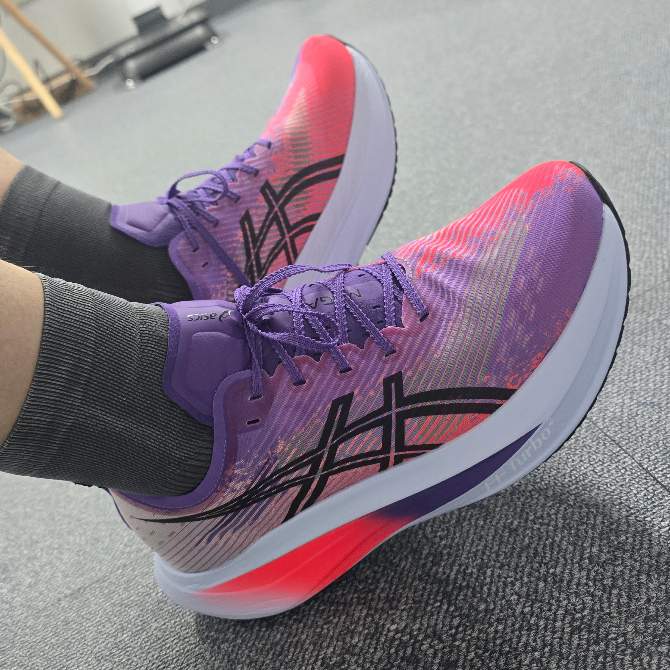 Asics Megablast Edo Purple Black 착용 스타일