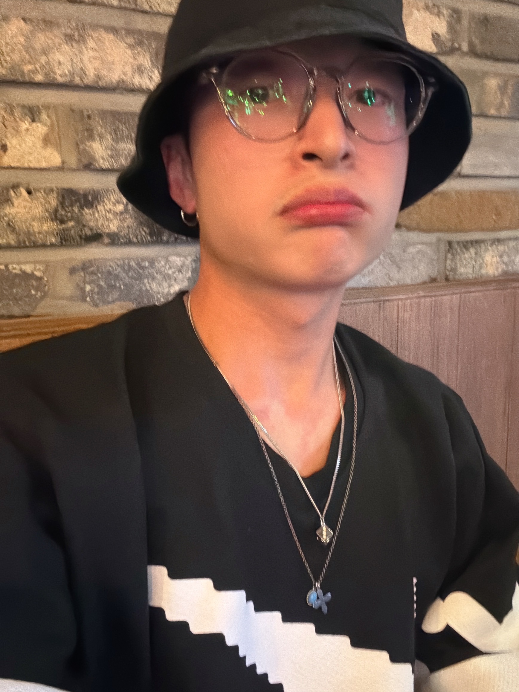 Nike Futura Bucket Hat Black, Nonenon Dice Necklace 착용 스타일