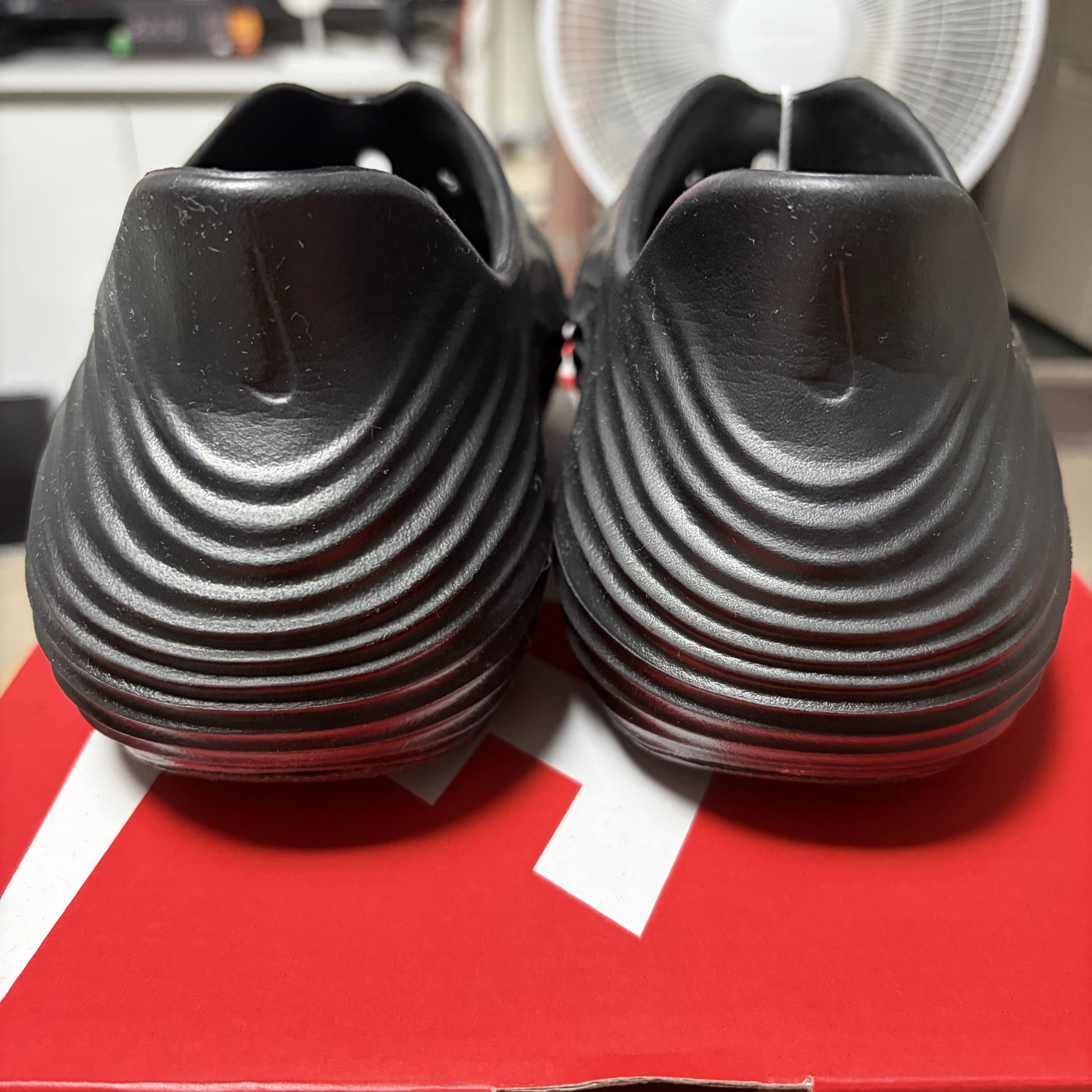 Nike ReactX Rejuven8 Triple Black 착용 스타일 - 4
