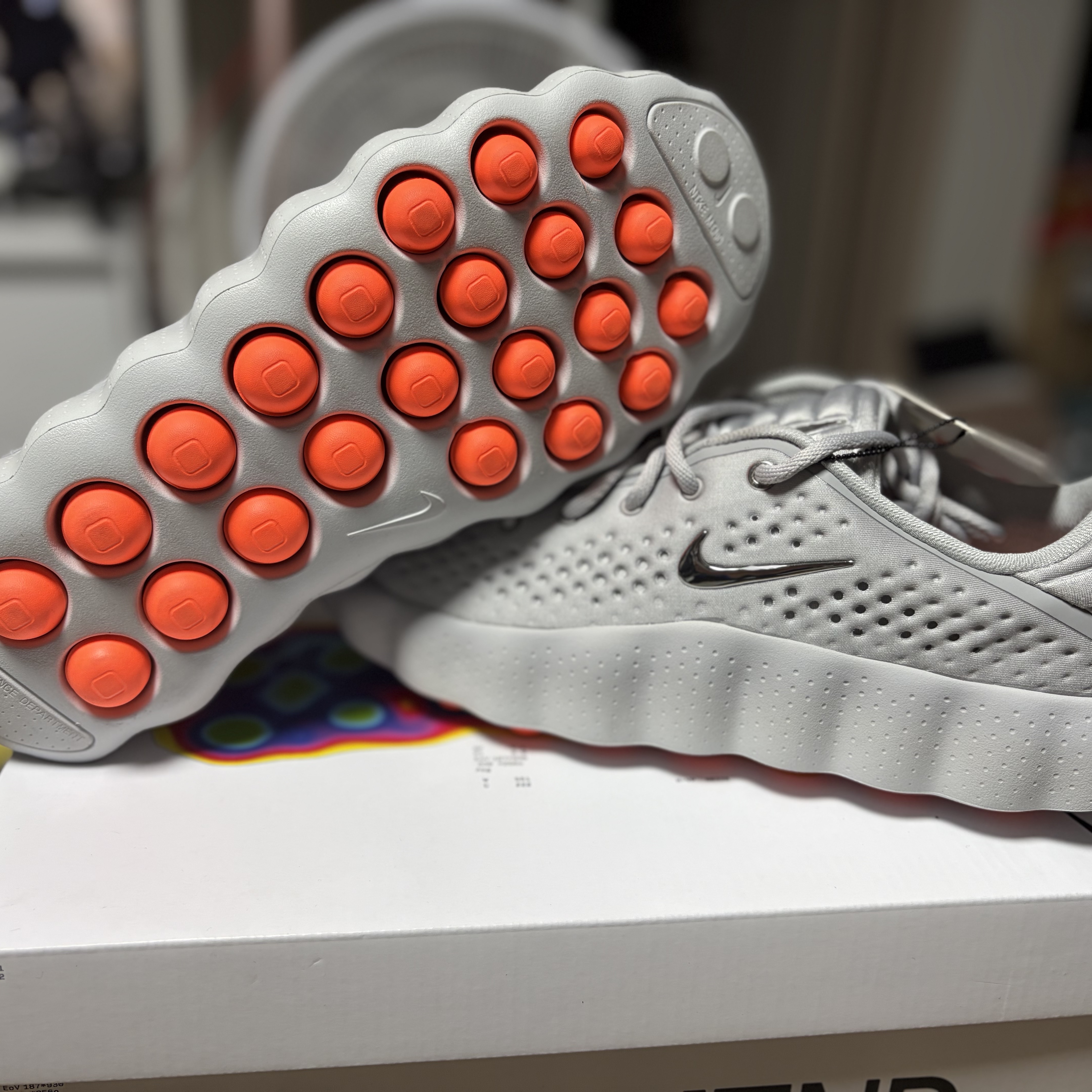 Nike Mind 002 Light Smoke Grey Photon Dust 착용 스타일 - 6