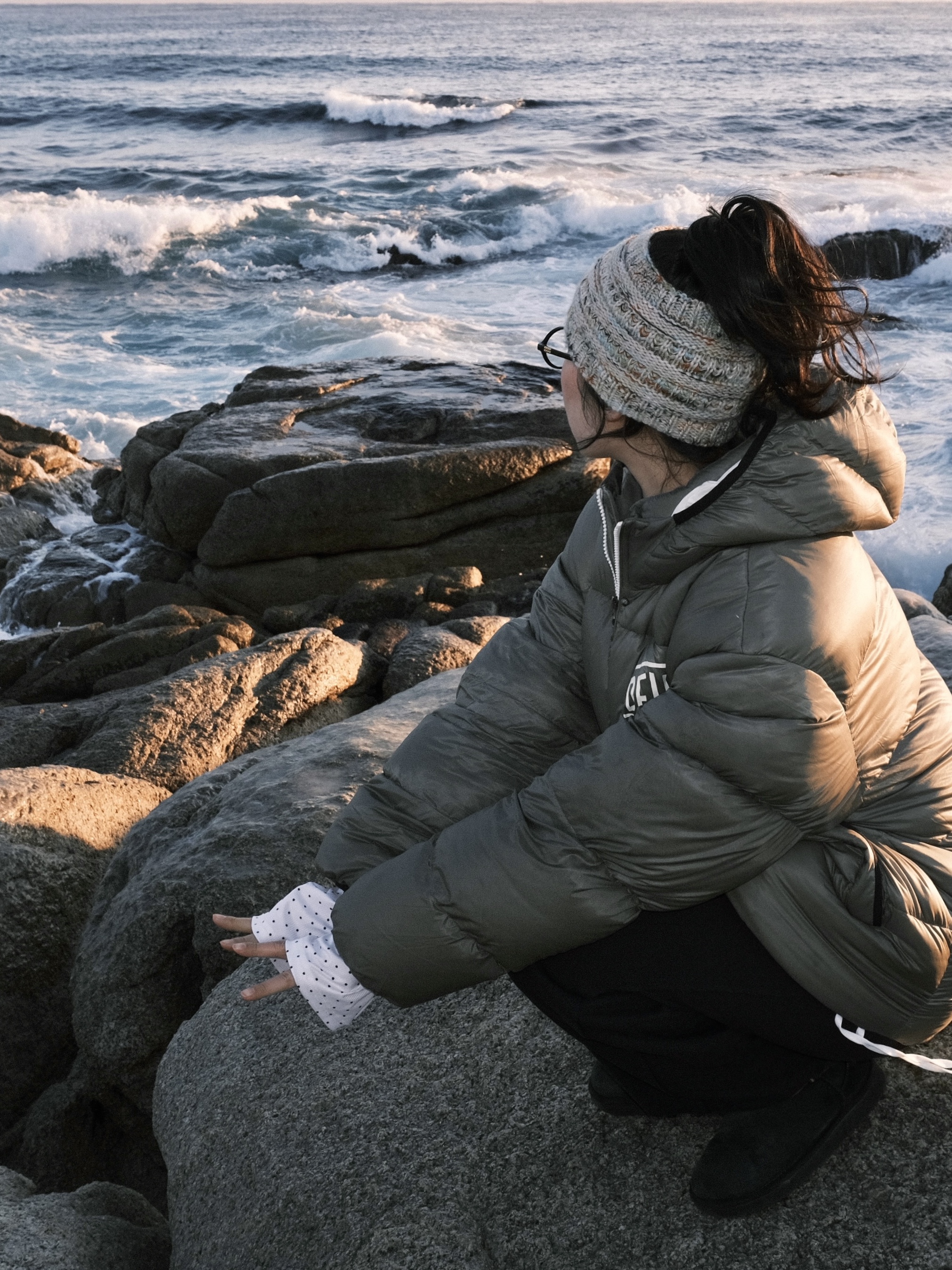 Deus Ex Machina Shield Hoodie Down Jacket Khaki 착용 스타일 - 1