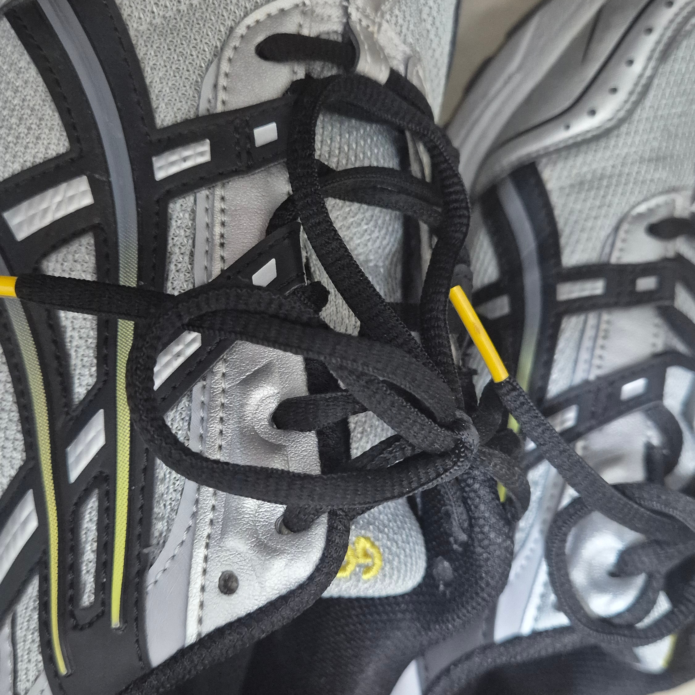 Asics Gel-1090 Mid Grey Black 착용 스타일