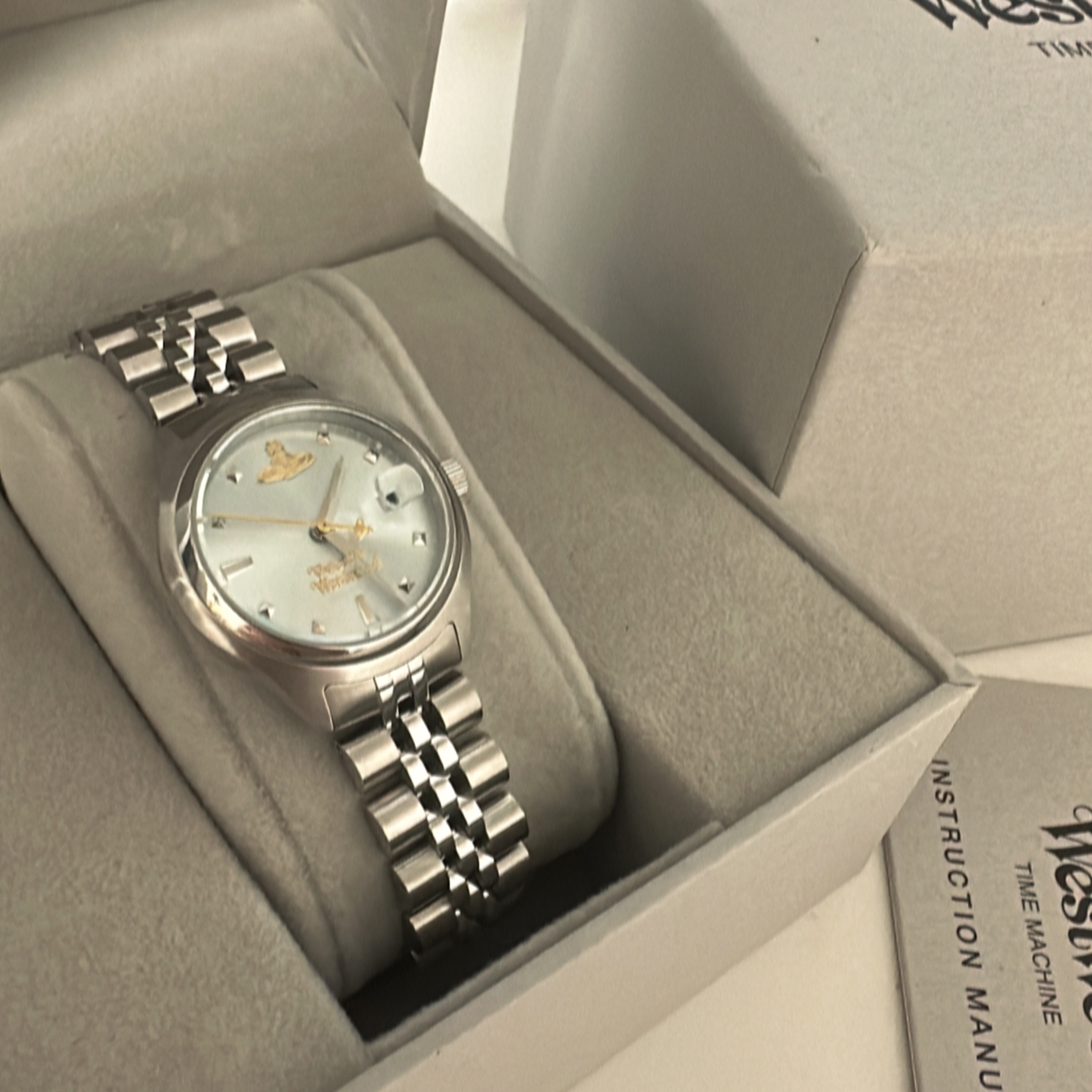 (W) Vivienne Westwood Little Camberwell 29mm Blue Silver 착용 스타일
