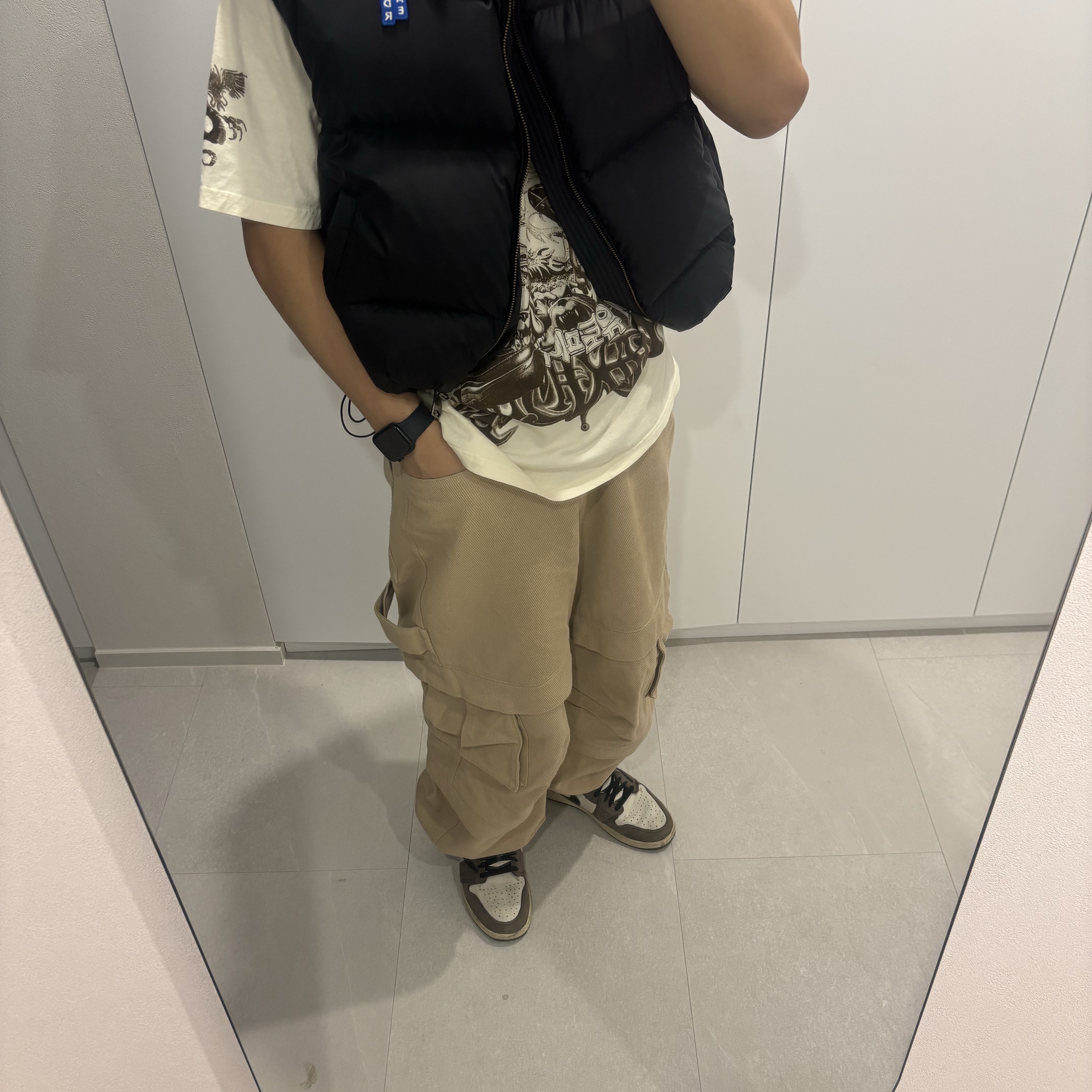 Denim Tears Type II All Over Wreath Jacket Light Wash, Kamien Titan Baggy Pants Beige 착용 스타일 - 2