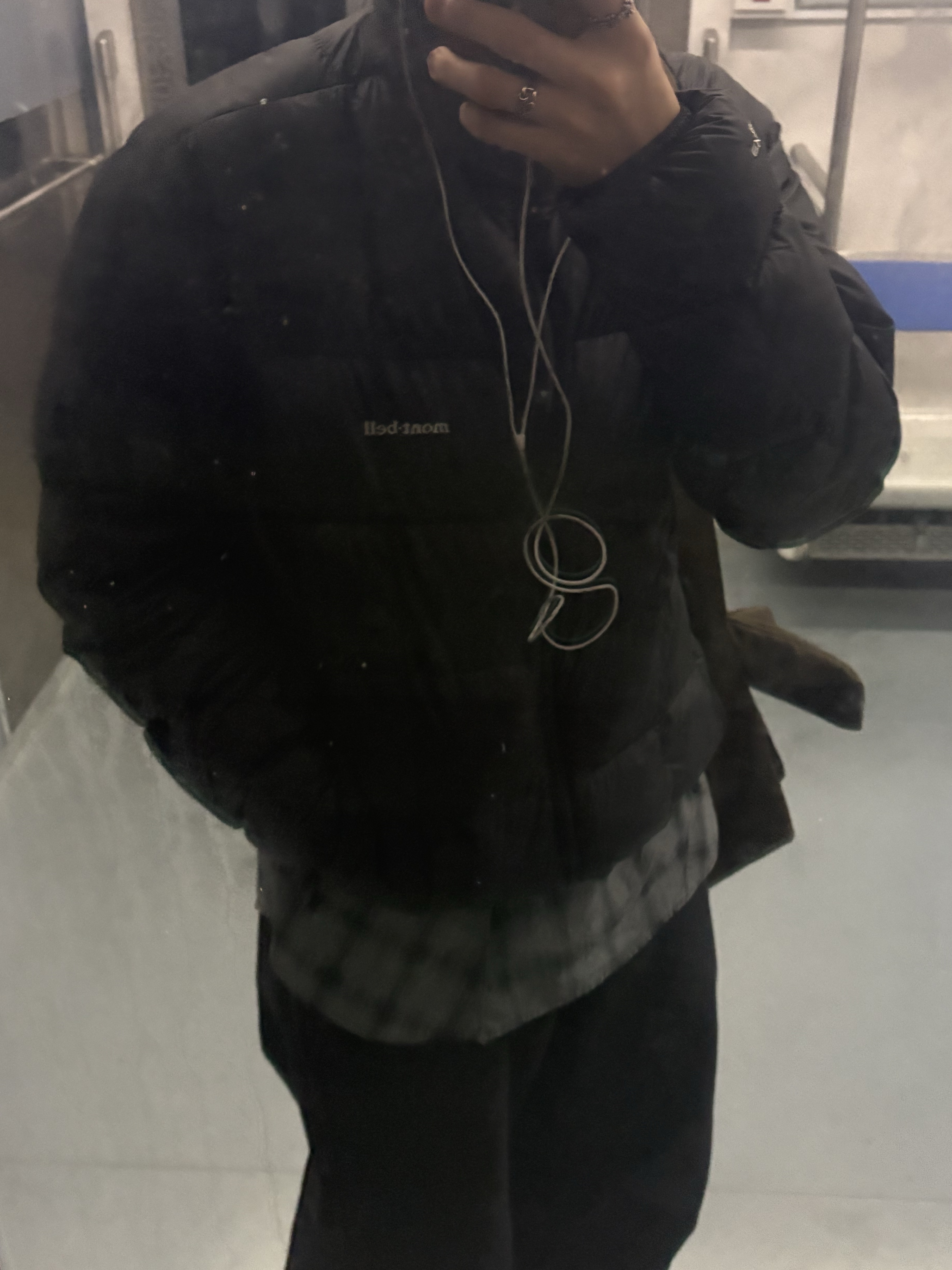 Montbell Superior Down Jacket Black 착용 스타일
