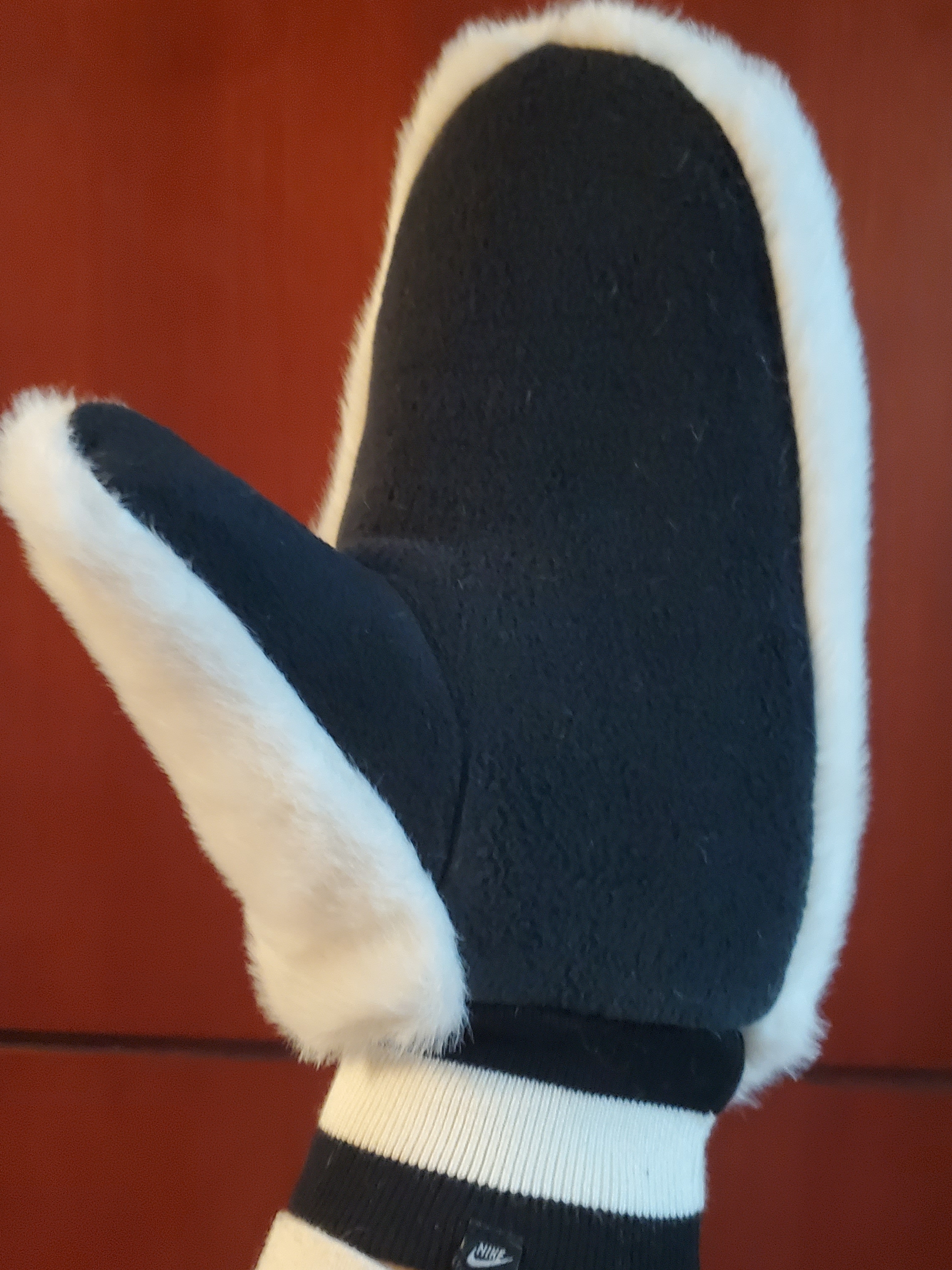 (W) Nike Warm Mittens White Black 착용 스타일 - 2