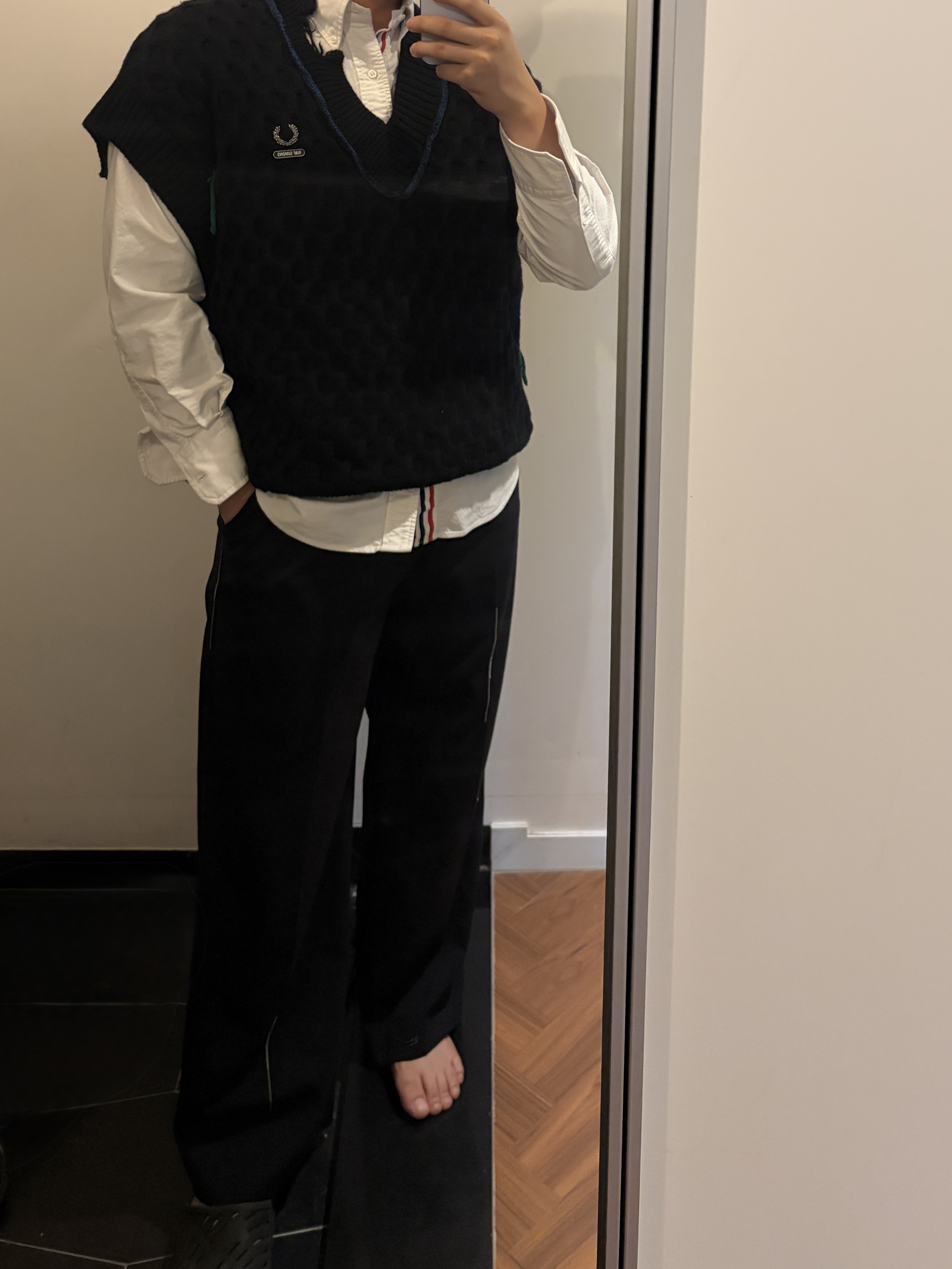 Zara x Ader Error Oversized Vest Black, Thom Browne Oxford Classic Grosgrain Placket Shirt White 착용 스타일 - 2