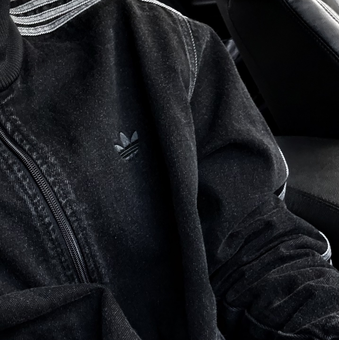 Adidas Adicolor Denim Firebird Track Top True Black Denim  - KR Sizing 착용 스타일