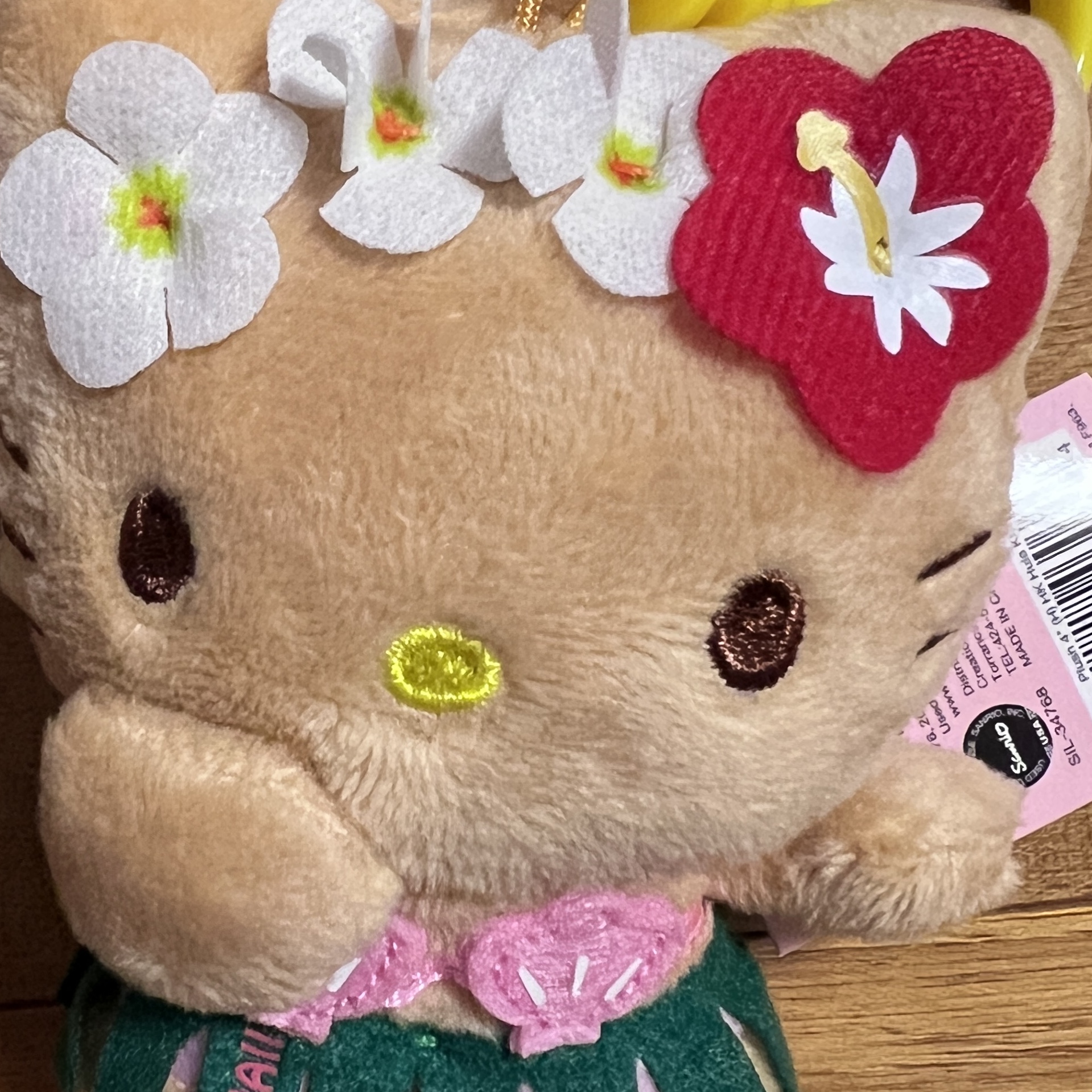 Sanrio Hello Kitty Hula Kiss 4" Hawaii Series Plush 착용 스타일