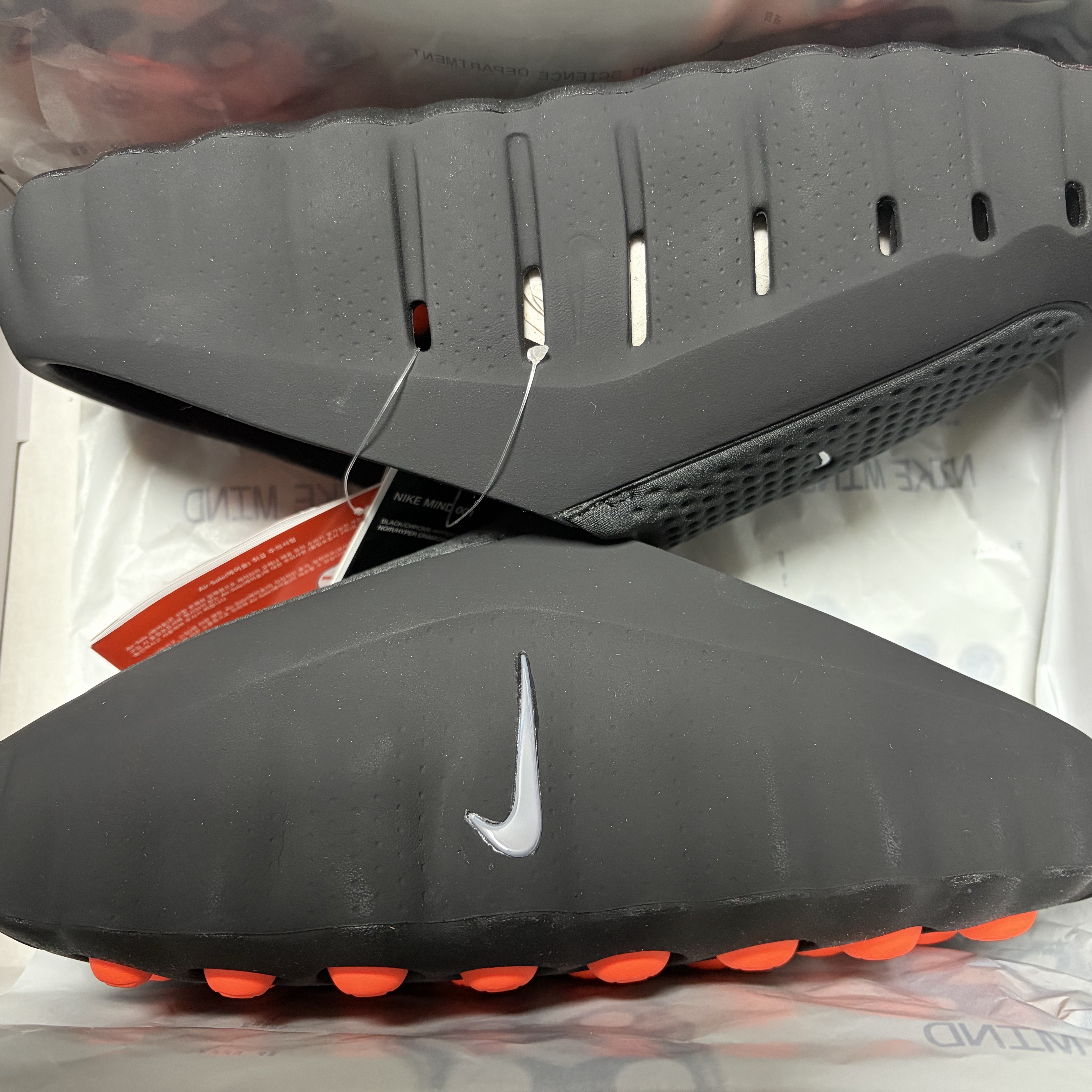 Nike Mind 001 Black Chrome 착용 스타일 - 2