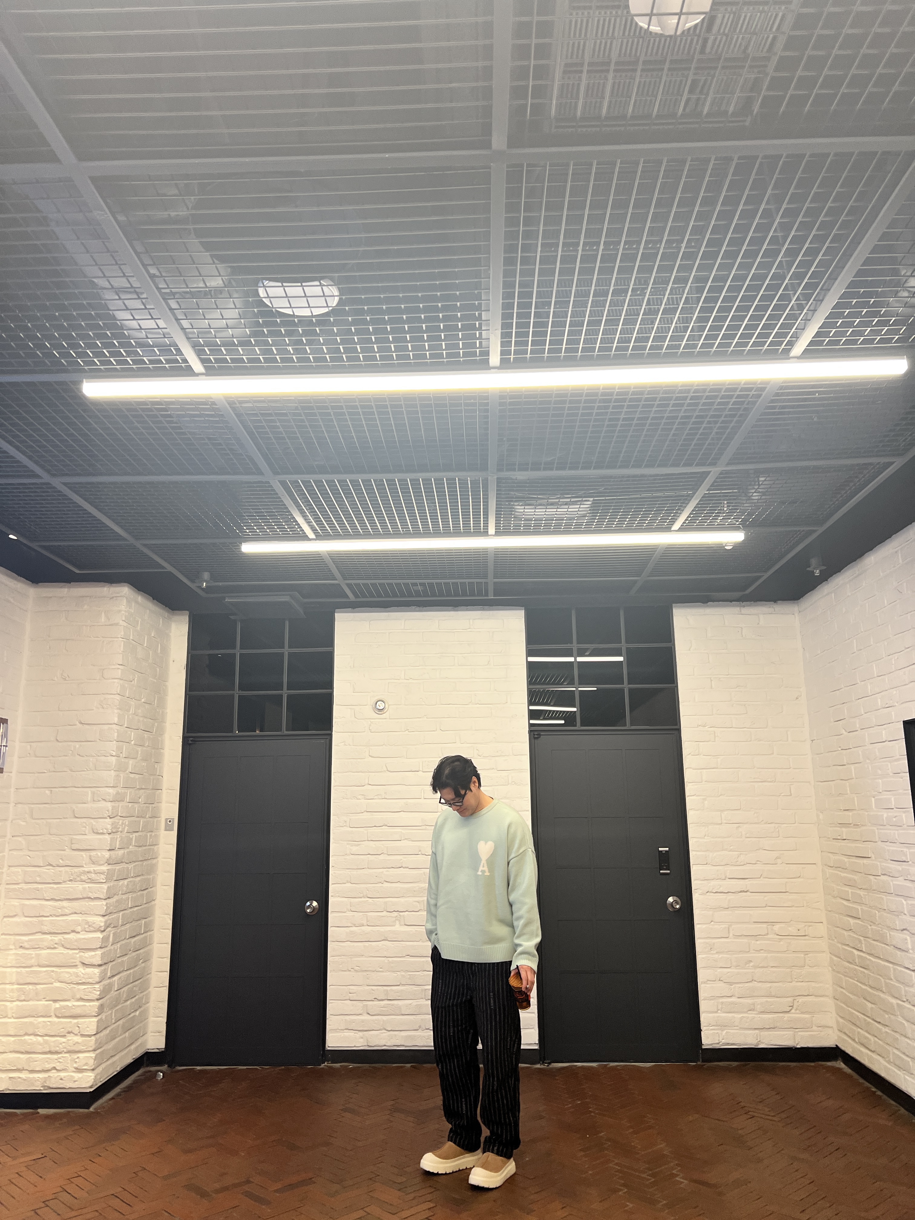 UGG Tasman Weather Hybrid Chestnut Whitecap, Nike x Stussy NRG Striped Wool Pants Black (DR4021-010) 착용 스타일 - 1
