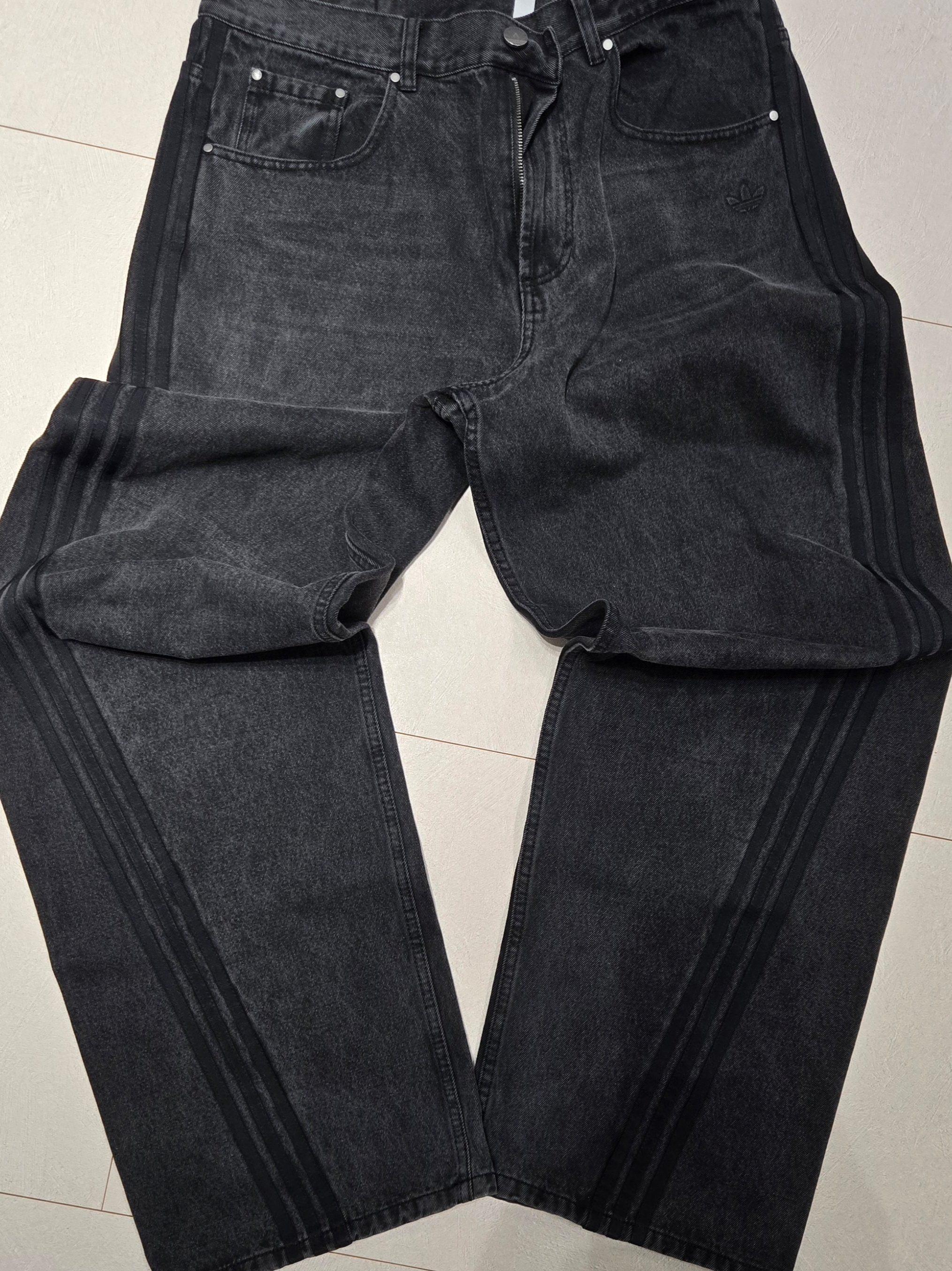 Adidas Adilenium Season 3 Loose Fit Denim Pants Black - KR Sizing 착용 스타일
