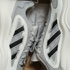 (W) Adidas Ozgaia Grey One Core Black 착용 스타일