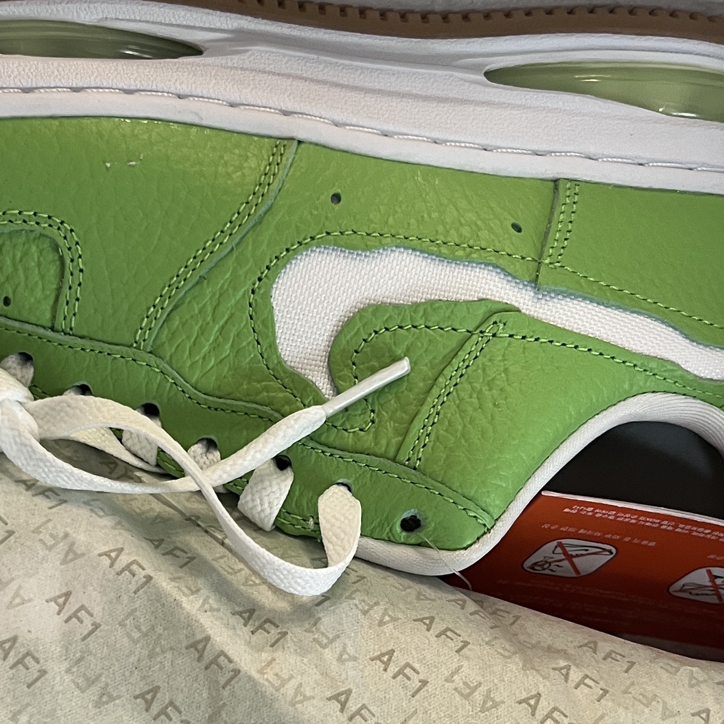 Nike Air Force 1 Low EVO Action Green Light Lemon Twist 착용 스타일