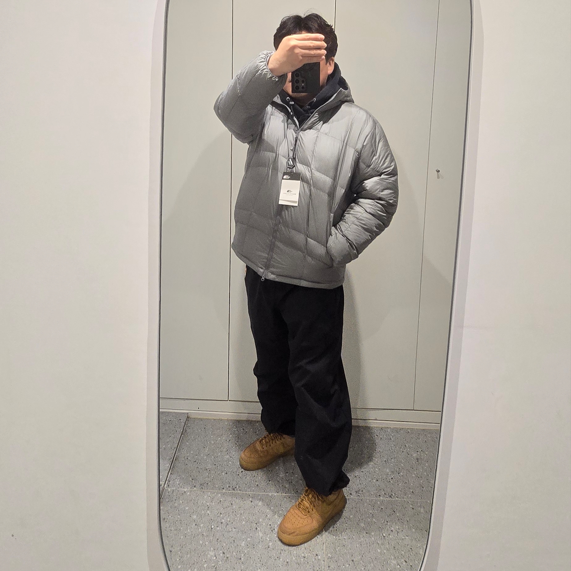 The North Face Wave LT On Jacket Gray, Nike Air Force 1 '07 WB Flax 착용 스타일 - 1