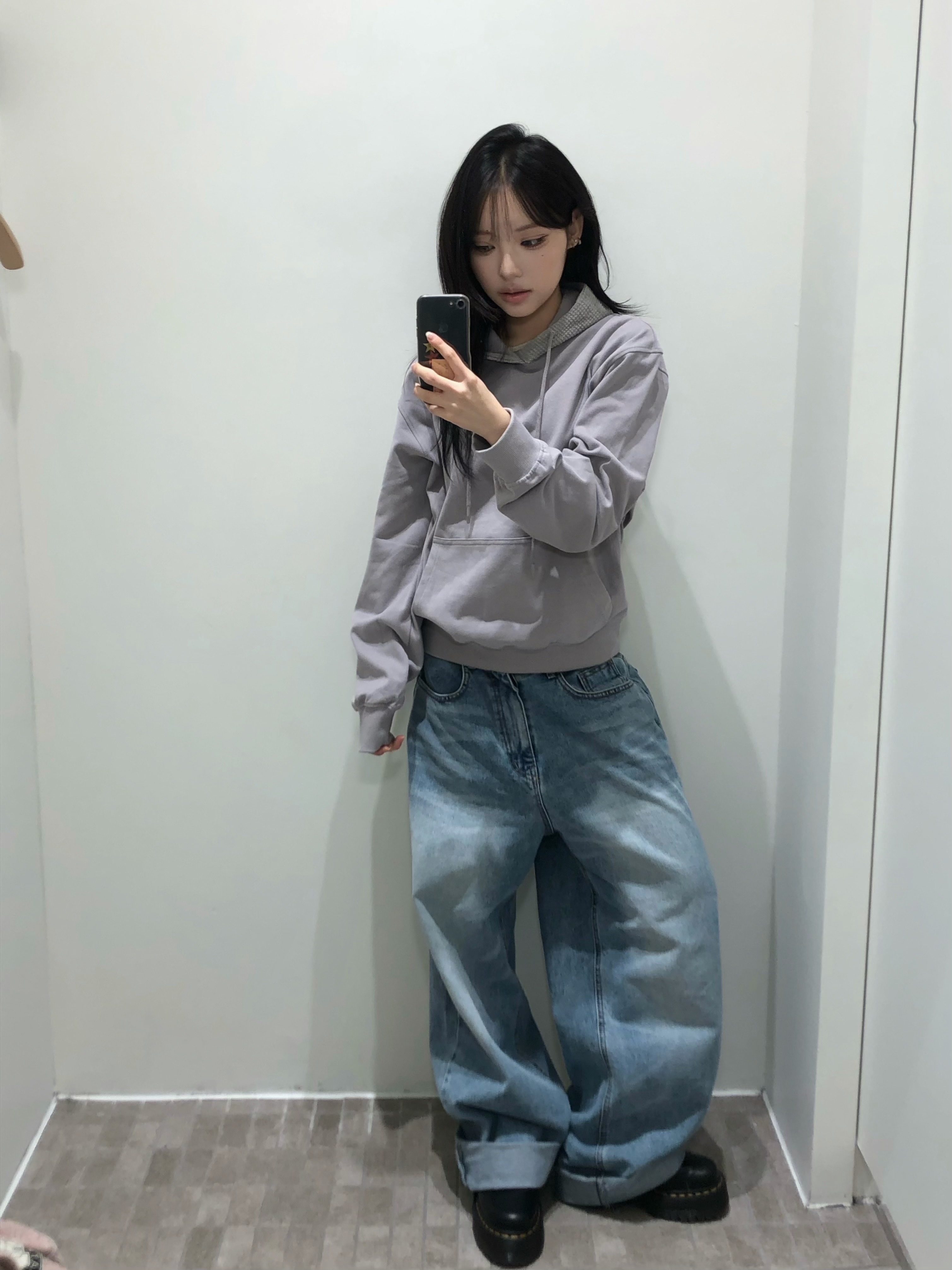 Xlim EP.8 01 Hoodie Light Gray, Dr. Martens Women 1461 Quad Black 착용 스타일 - 5