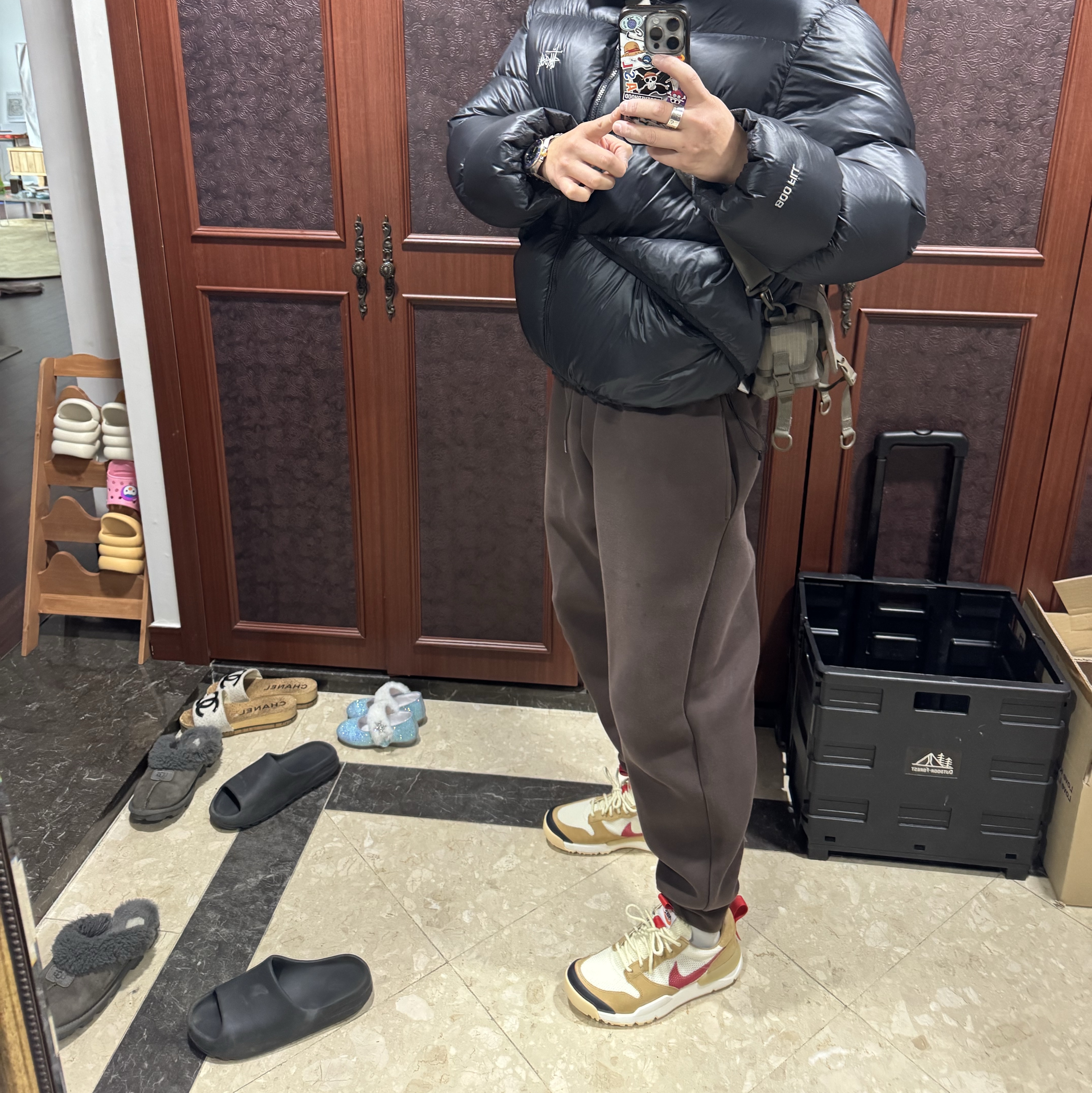 Nike x Tom Sachs Mars Yard Shoe 3.0 Space Camp, Stussy Down Parka Micro Ripstop Phantom Black 착용 스타일 - 1