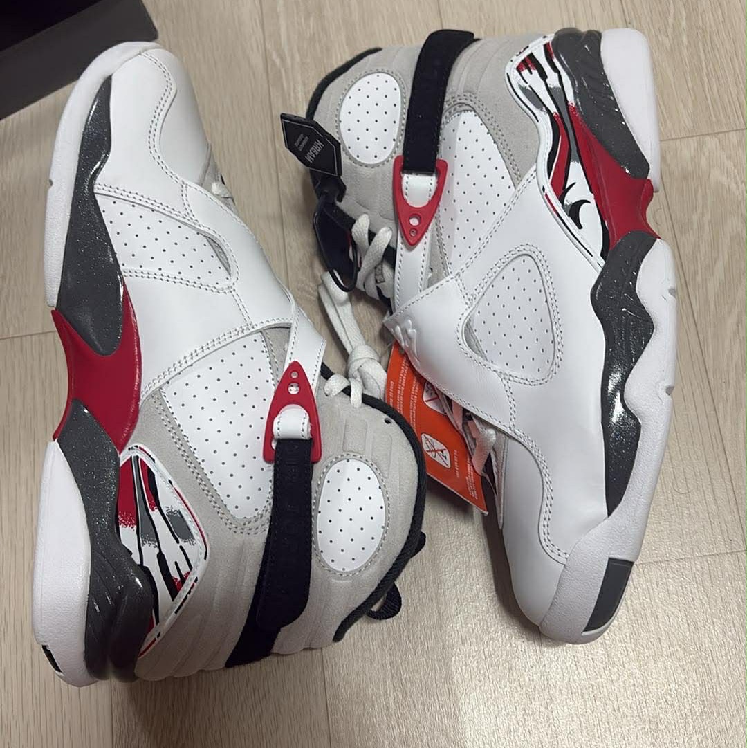 Jordan 8 Retro Bugs Bunny 2025 착용 스타일