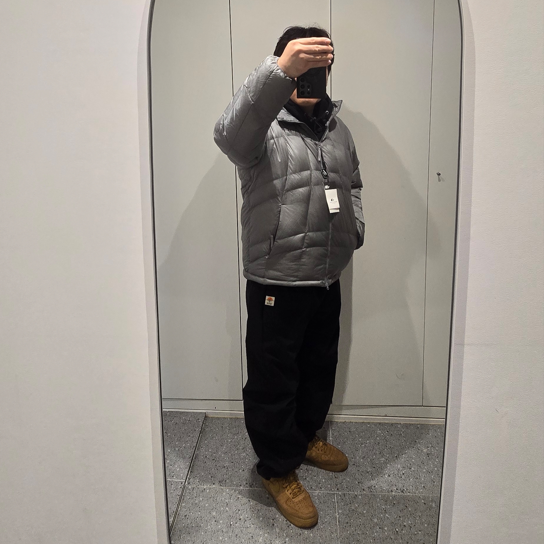 The North Face Wave LT On Jacket Gray, Nike Air Force 1 '07 WB Flax 착용 스타일 - 2