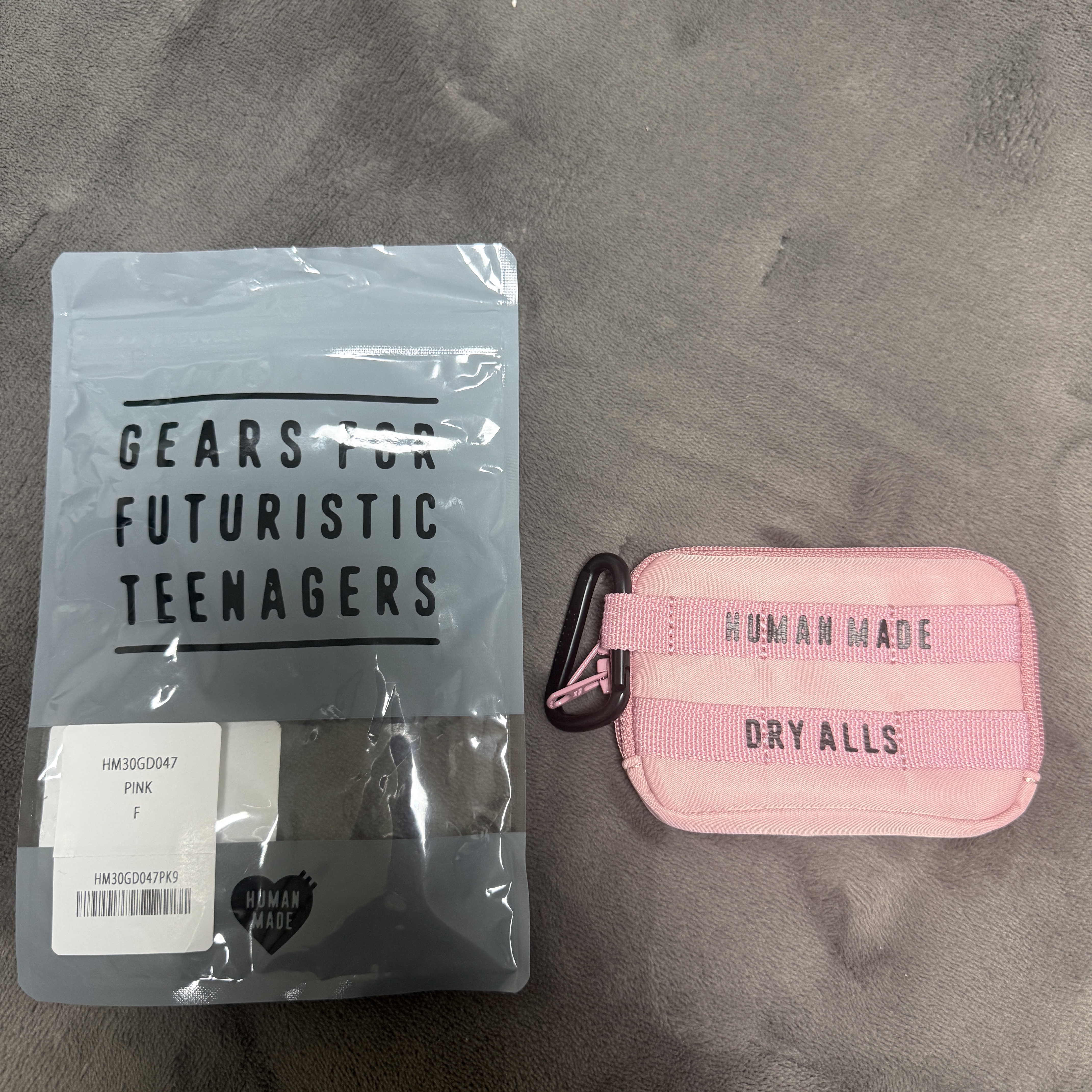 Human Made Military Card Case Pink 착용 스타일 - 1