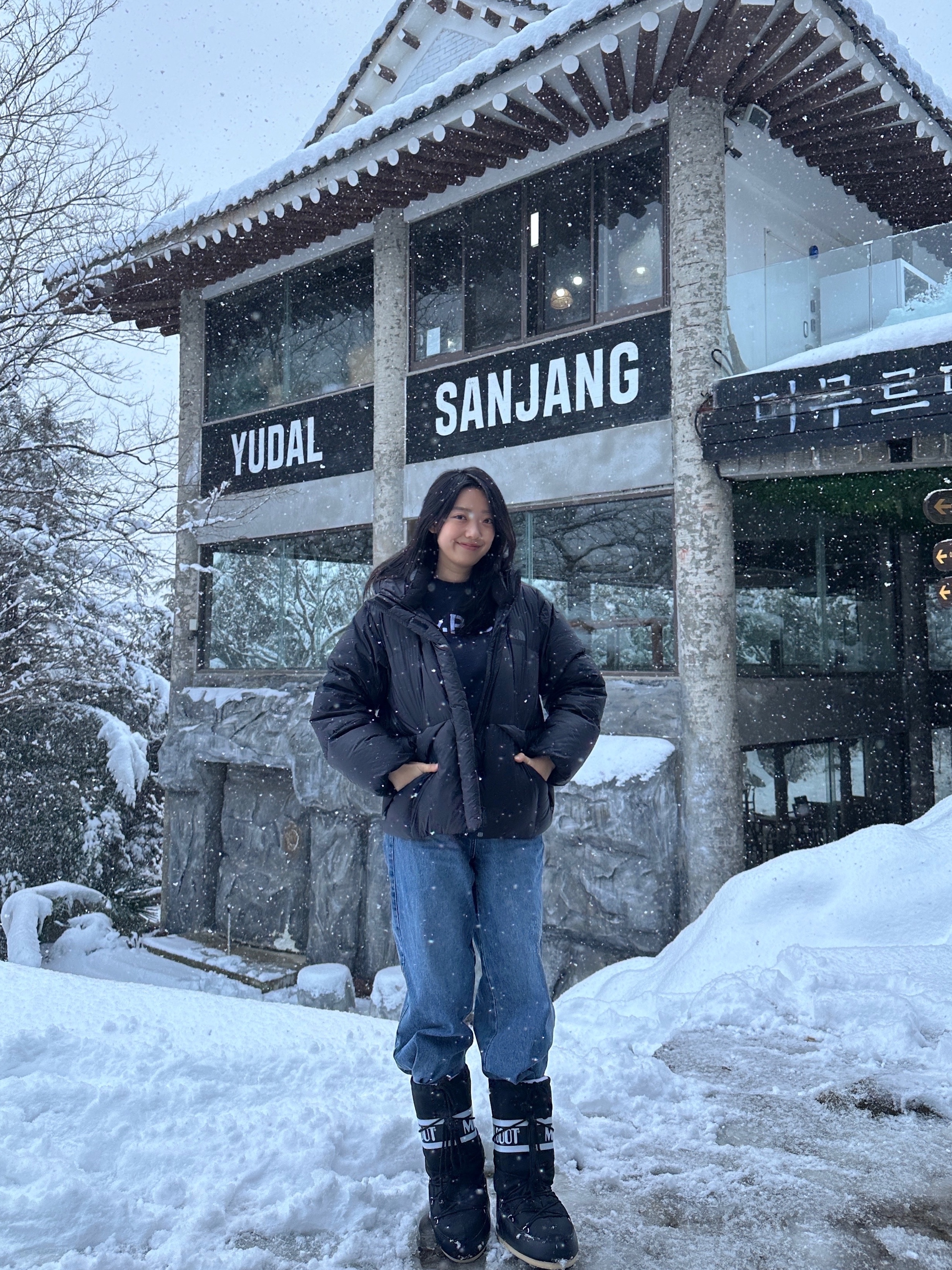 (W) Moon Boot Icon Nylon Boots Black, (W) The North Face Skye Down Jacket RDS Black - 25FW 착용 스타일 - 3