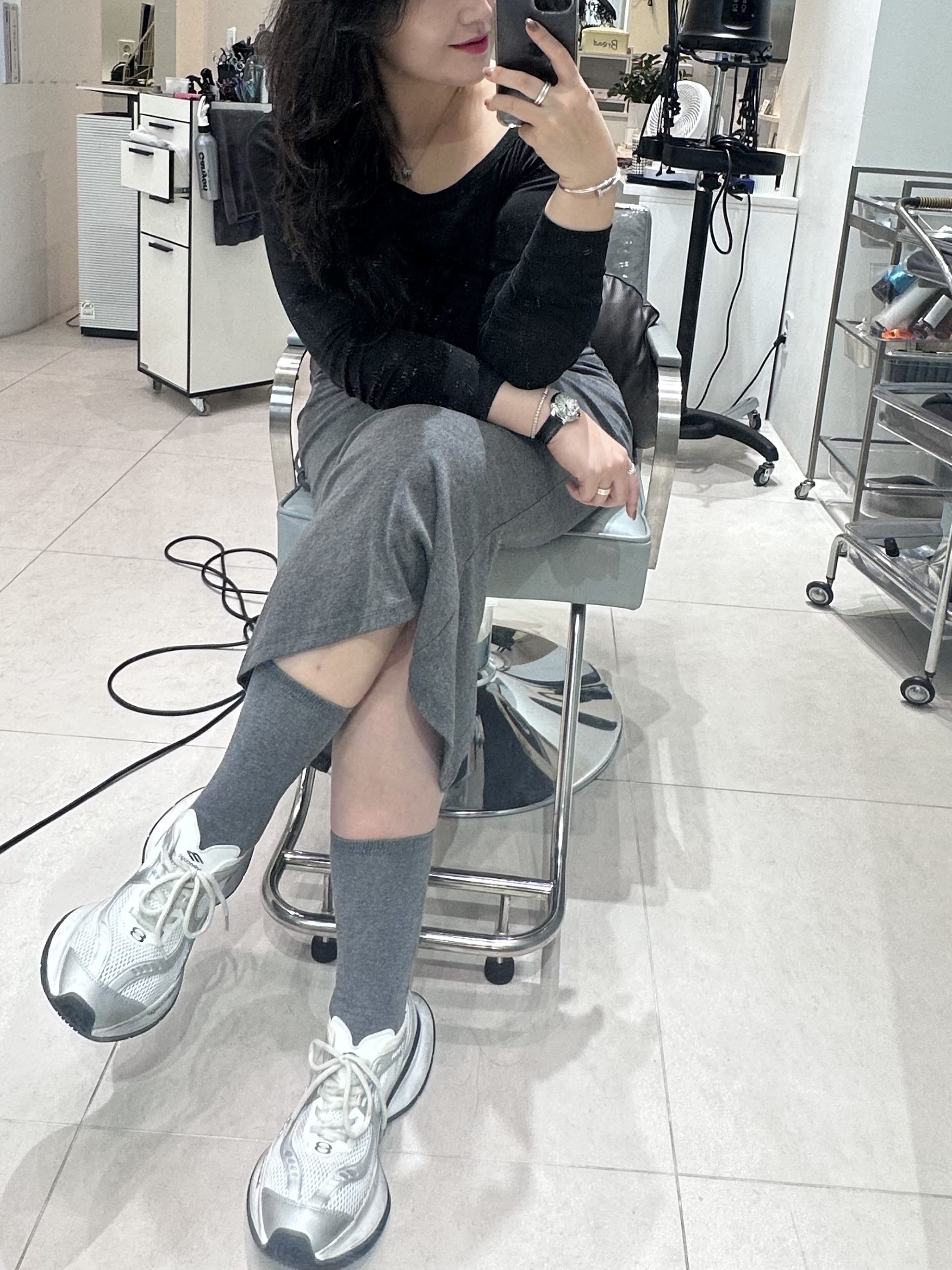 (W) Balenciaga Circuit Sneaker White Silver, Cartier Clash de Cartier Ring Small White Gold 착용 스타일