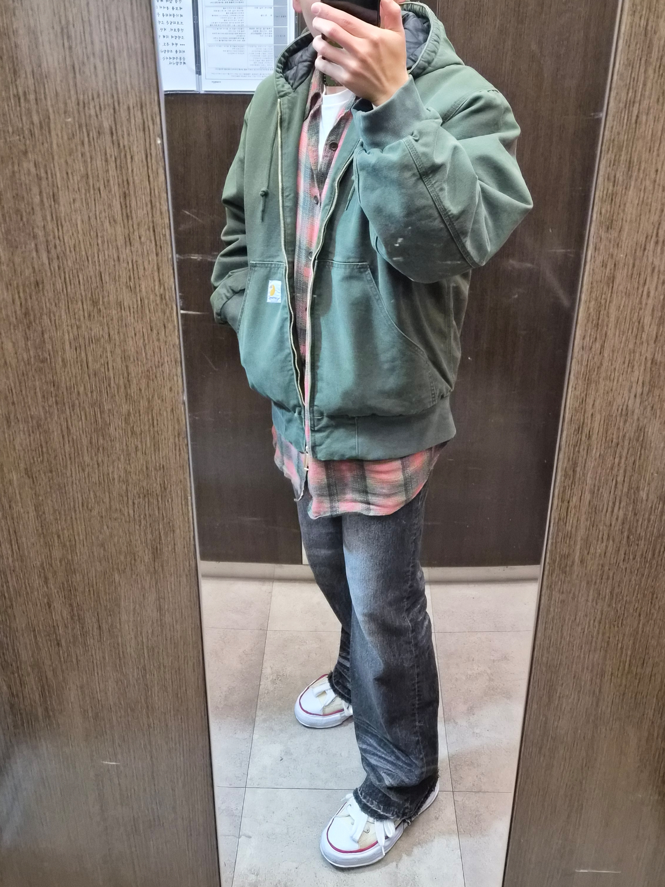 Carhartt WIP OG Active Jacket Olive Stone Canvas, Our Legacy Borrowed Shirt Big Lumbercheck Print 착용 스타일