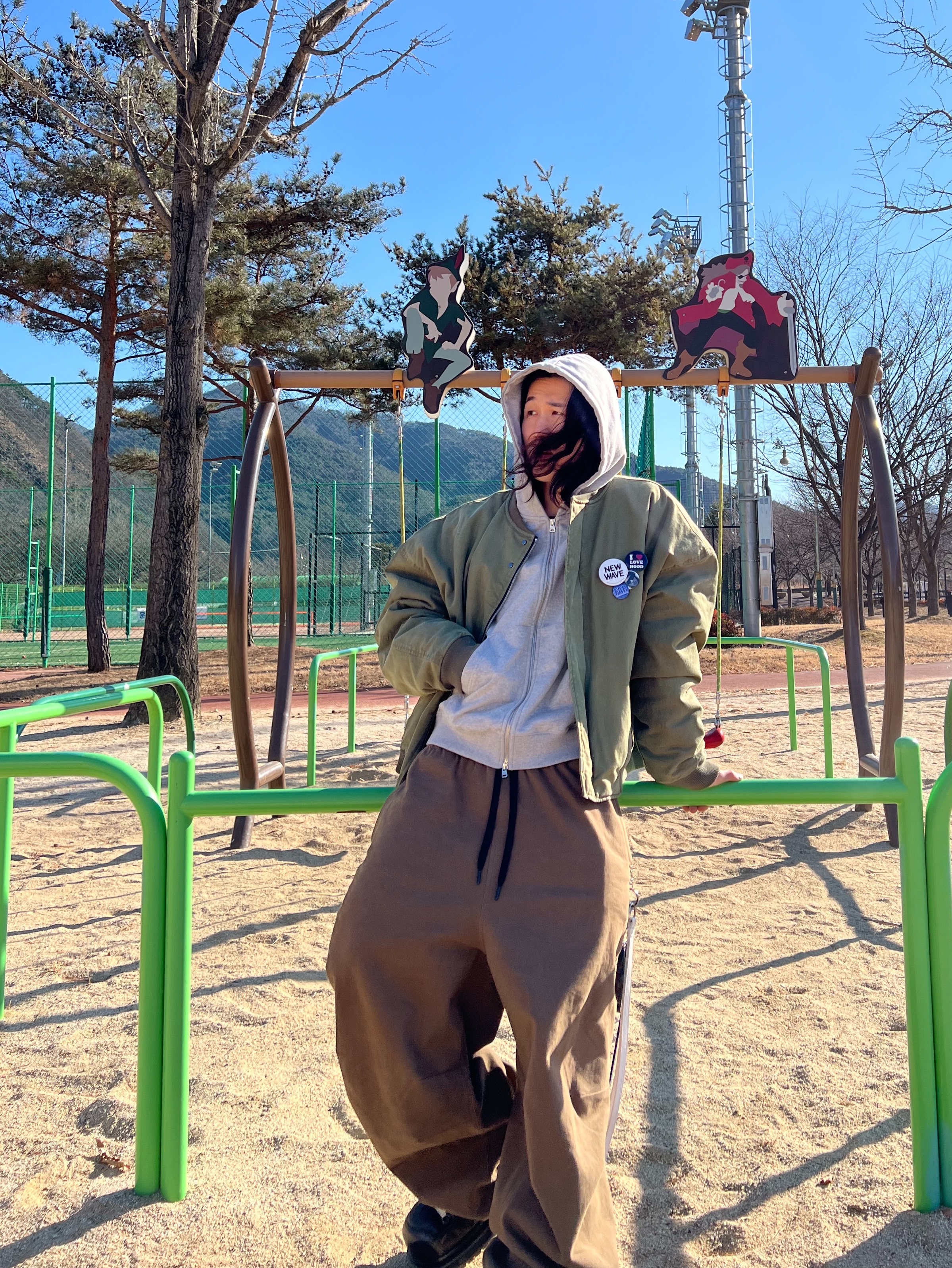 Nonnod Sulfur Dye Serge Bomber Jacket Vintage Khaki, Nonnod Moleskin Track Pants Khaki Brown 착용 스타일 - 1