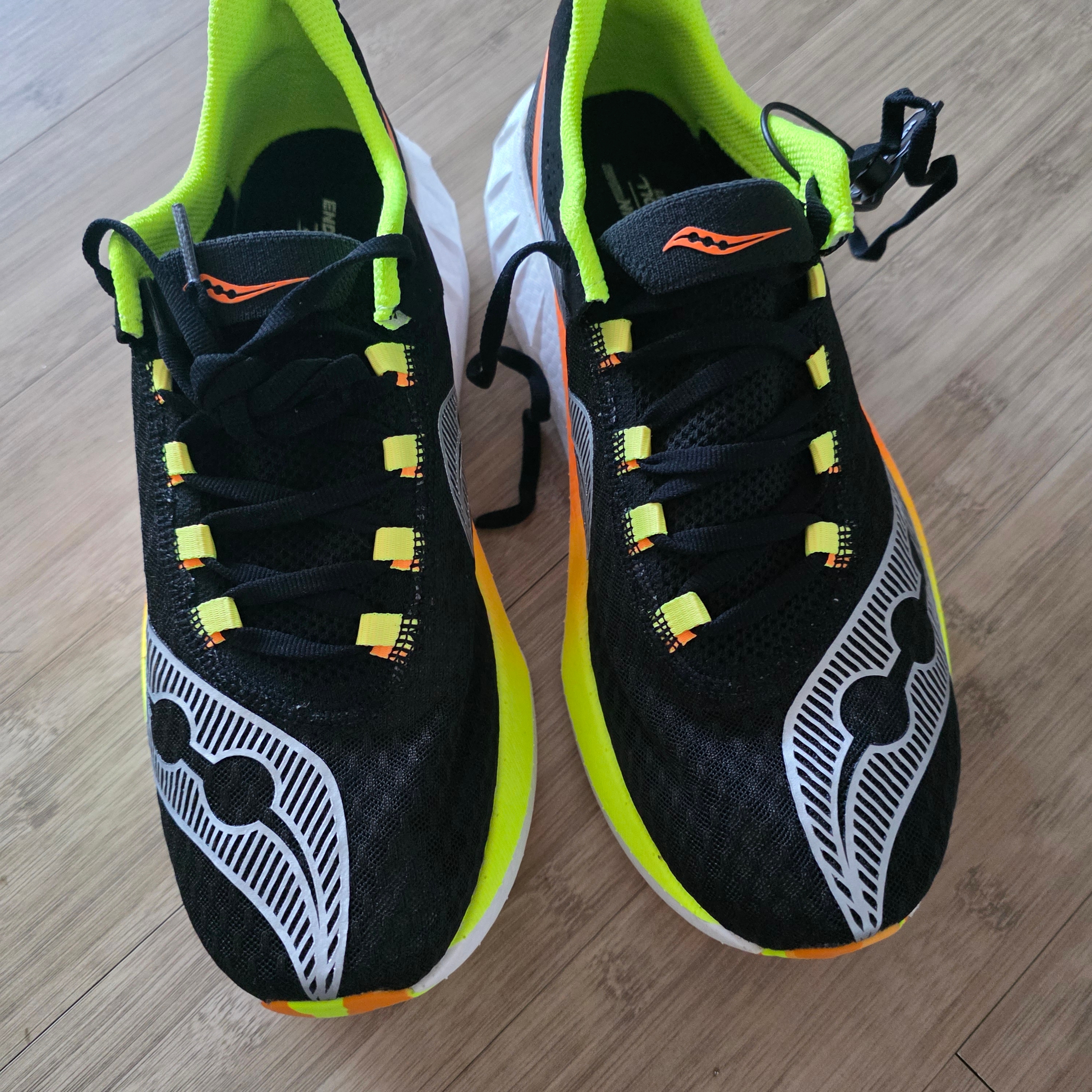 Saucony Endorphin Pro 4 Black Vo2 착용 스타일 - 1