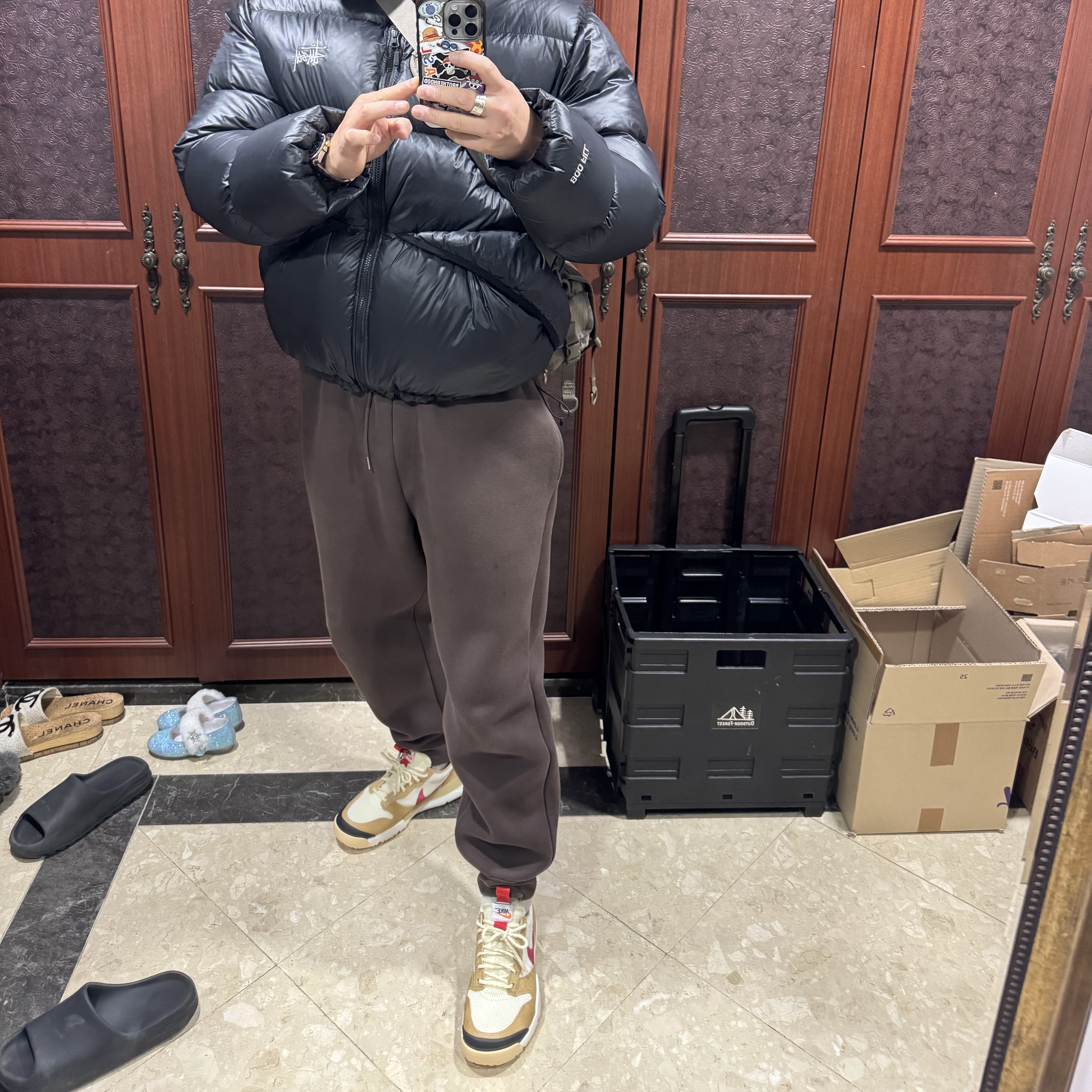 Nike x Tom Sachs Mars Yard Shoe 3.0 Space Camp, Stussy Down Parka Micro Ripstop Phantom Black 착용 스타일 - 2