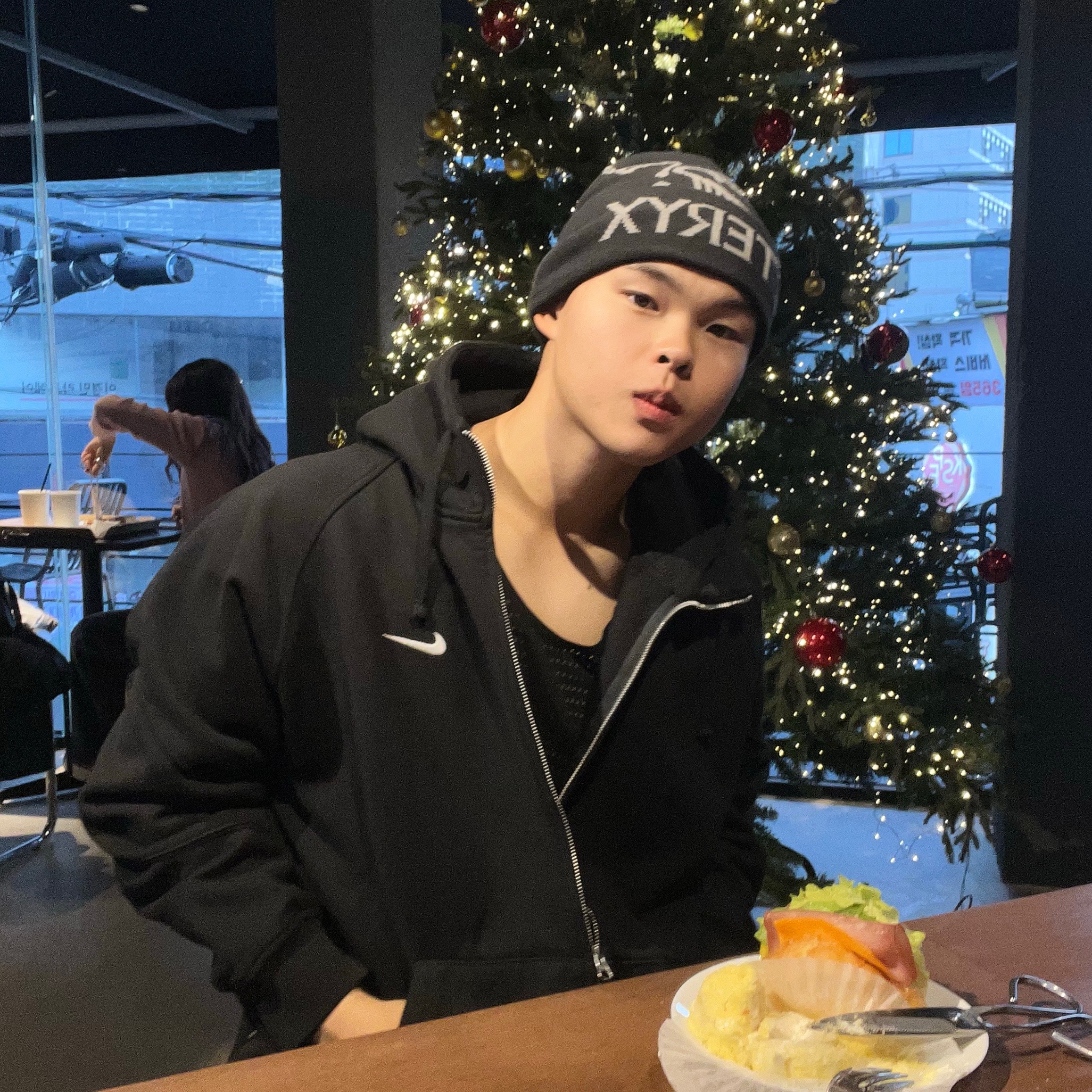 Arc'teryx Bird Word Toque Black Void, Supreme x Nike Zip Up Hooded Sweatshirt Black - 25SS 착용 스타일 - 1