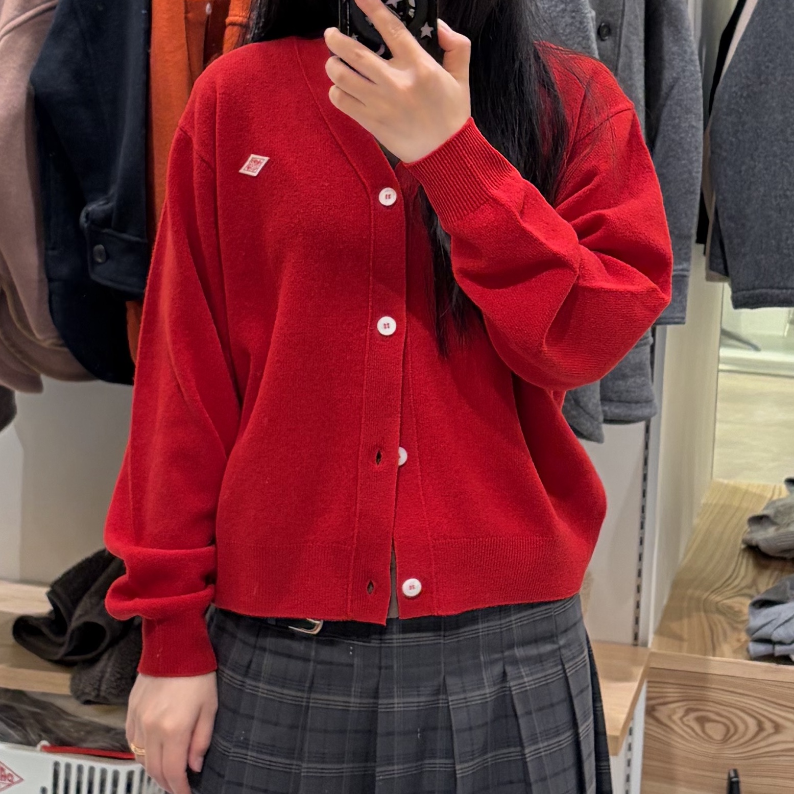 Danton Lambswool V Neck Knit Cardigan Red 착용 스타일