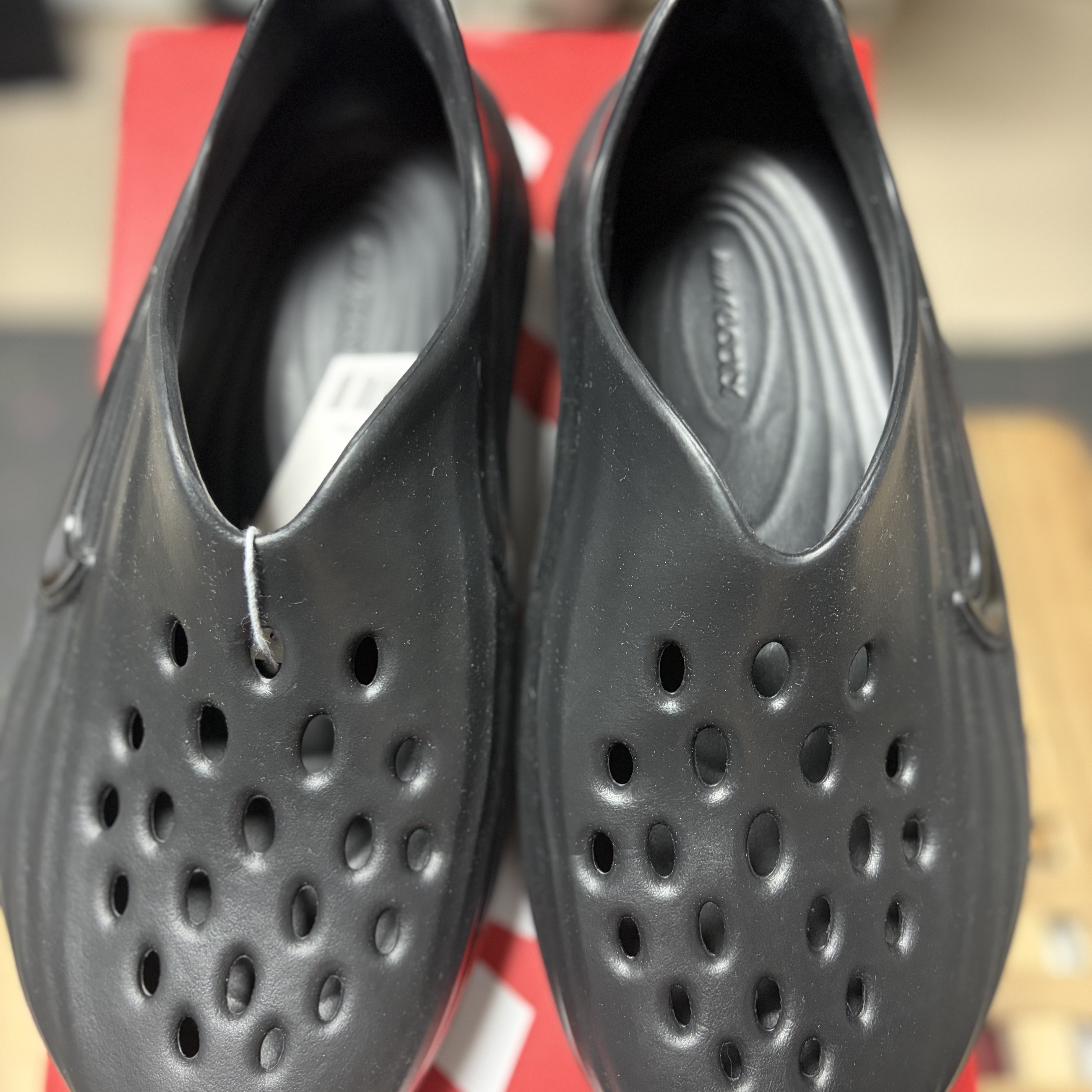 Nike ReactX Rejuven8 Triple Black 착용 스타일 - 2
