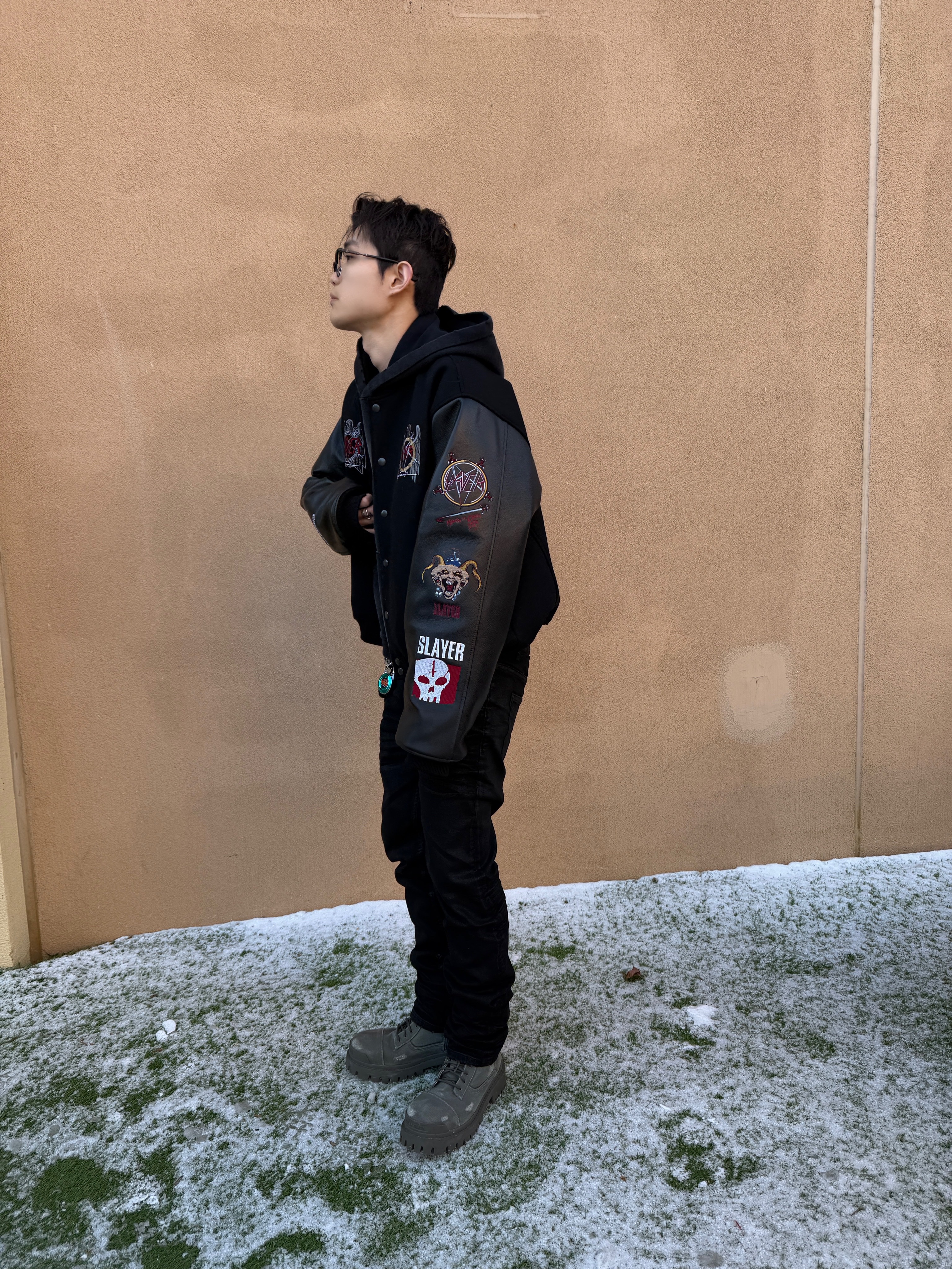 SLAYER  Undermycar Various Logo Embroidered Varsity Jacket Black, Undermycar Black Bold Chain Slim Straight Wax Coated Jeans Black 착용 스타일 - 5