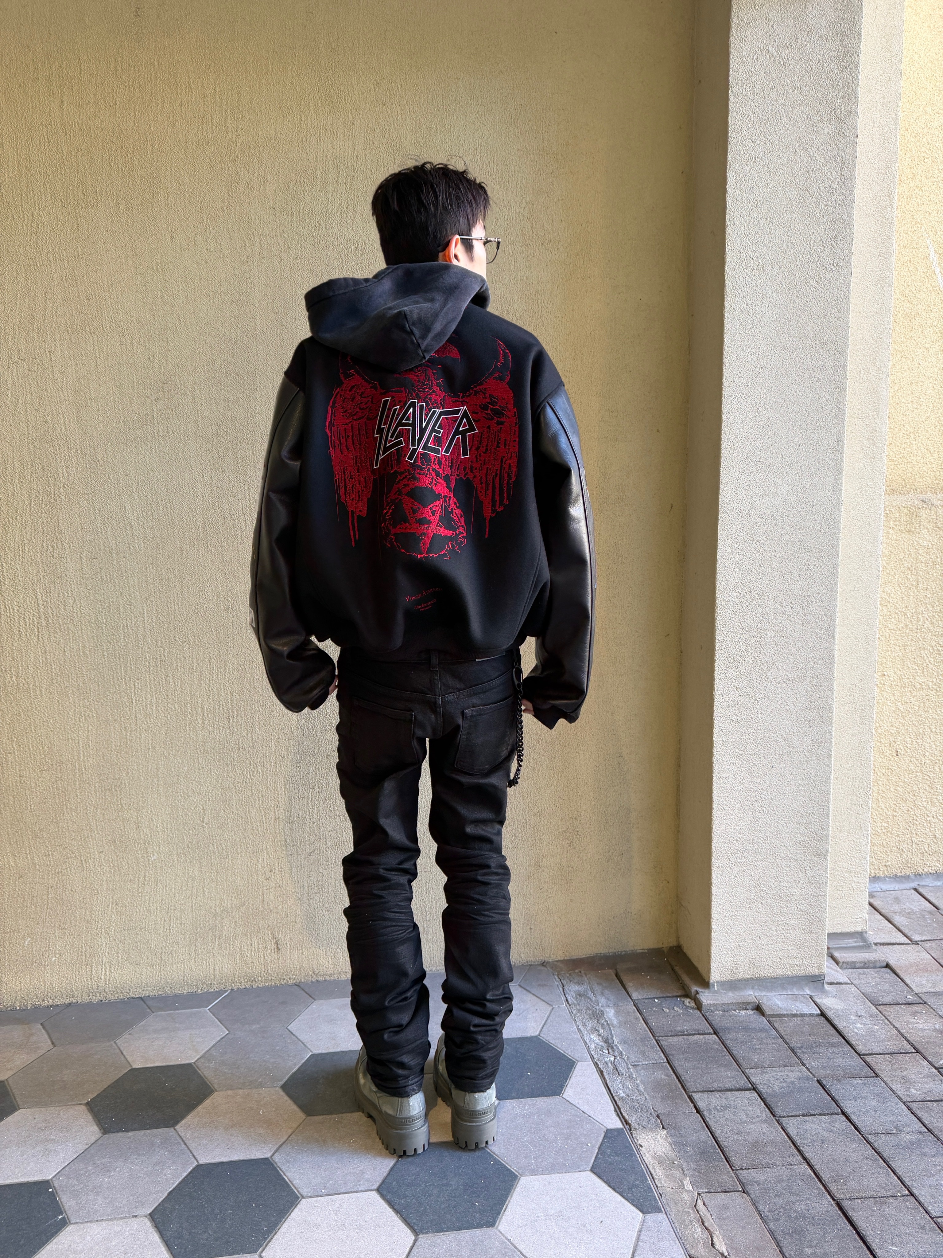 SLAYER  Undermycar Various Logo Embroidered Varsity Jacket Black, Undermycar Black Bold Chain Slim Straight Wax Coated Jeans Black 착용 스타일 - 8